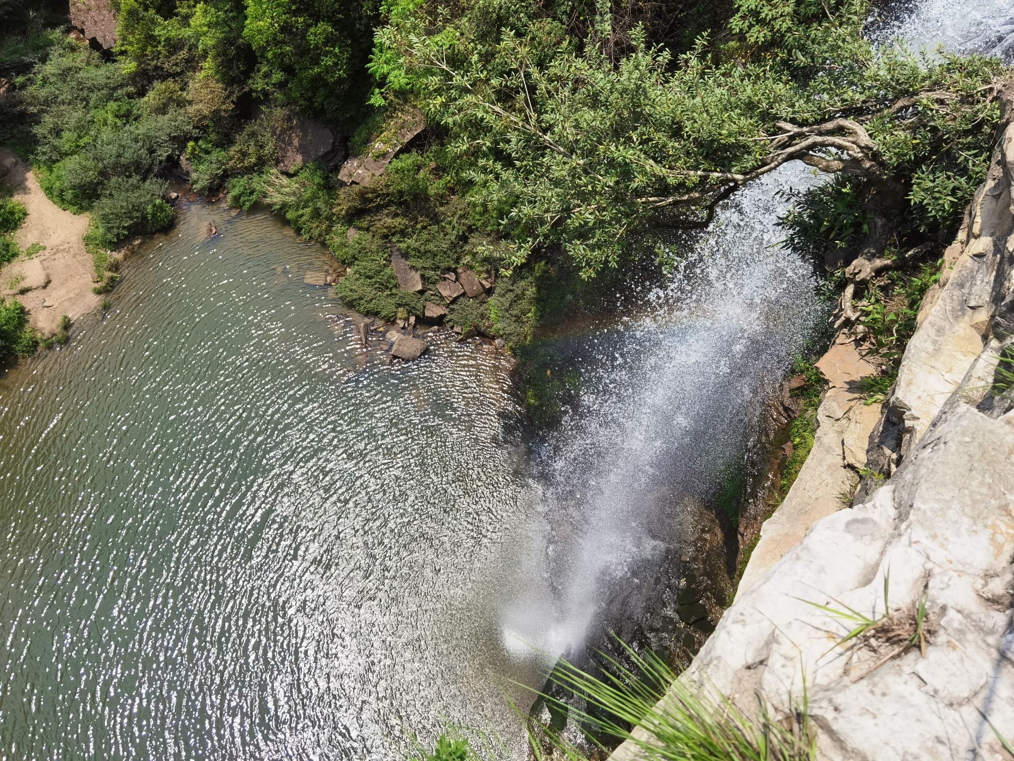 摆弓岩瀑布旅行图片 1