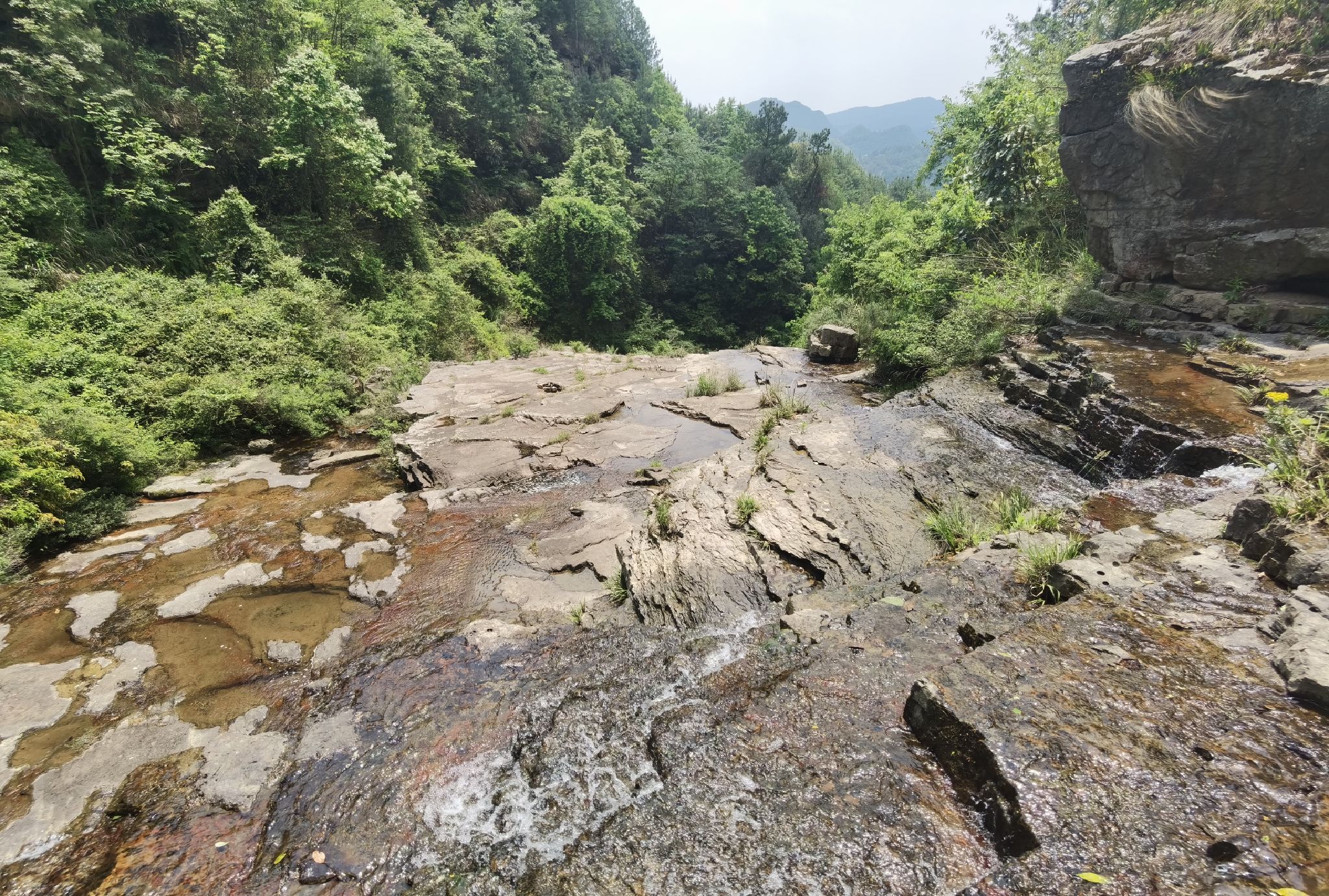 摆弓岩瀑布旅行图片 3