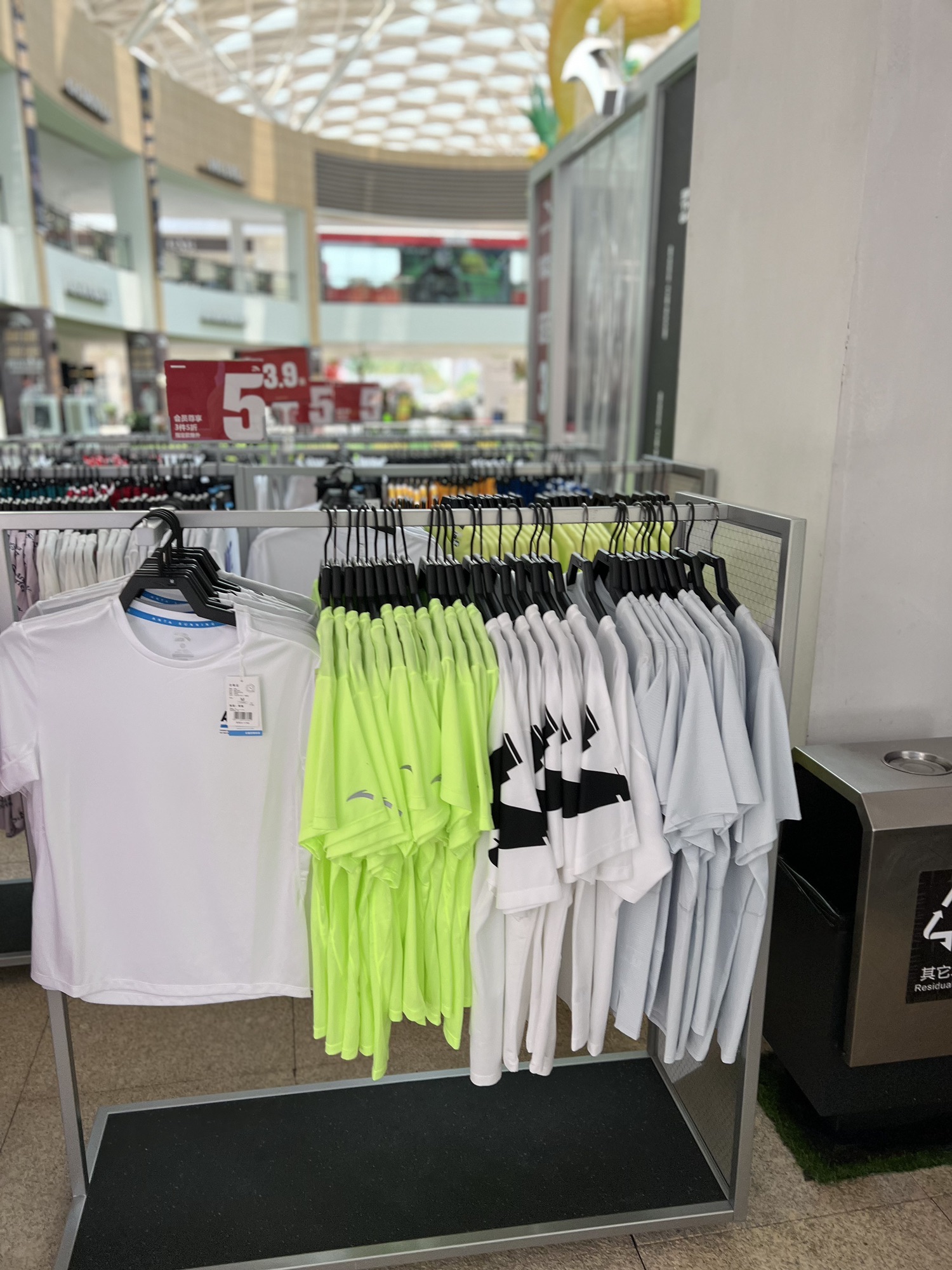 安踏(南昌杉杉奥特莱斯广场店)