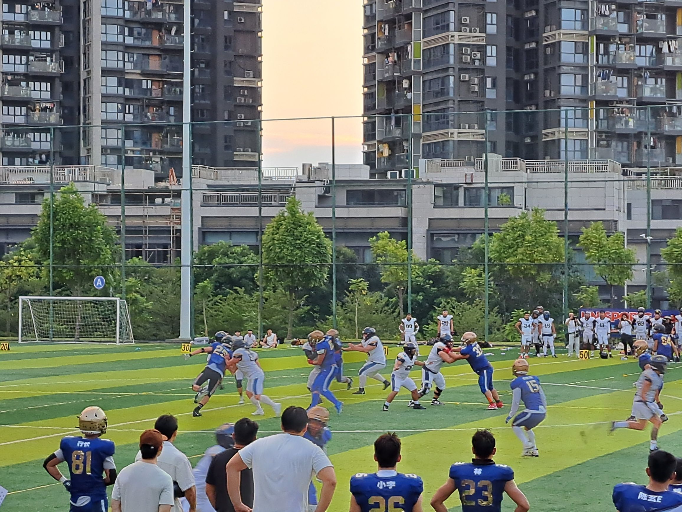 场地封面-九龙山体育公园足球场