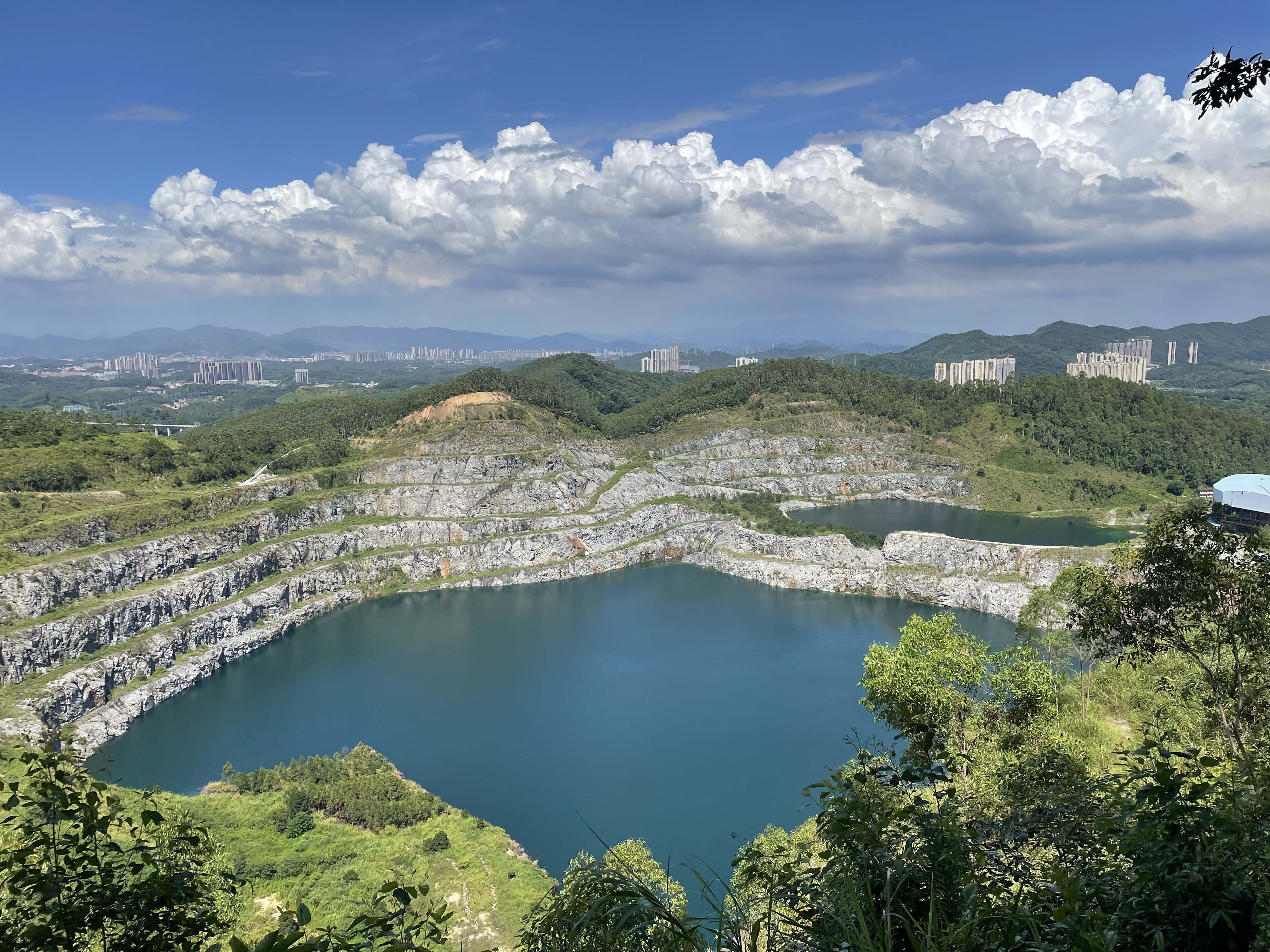 石牙顶天坑