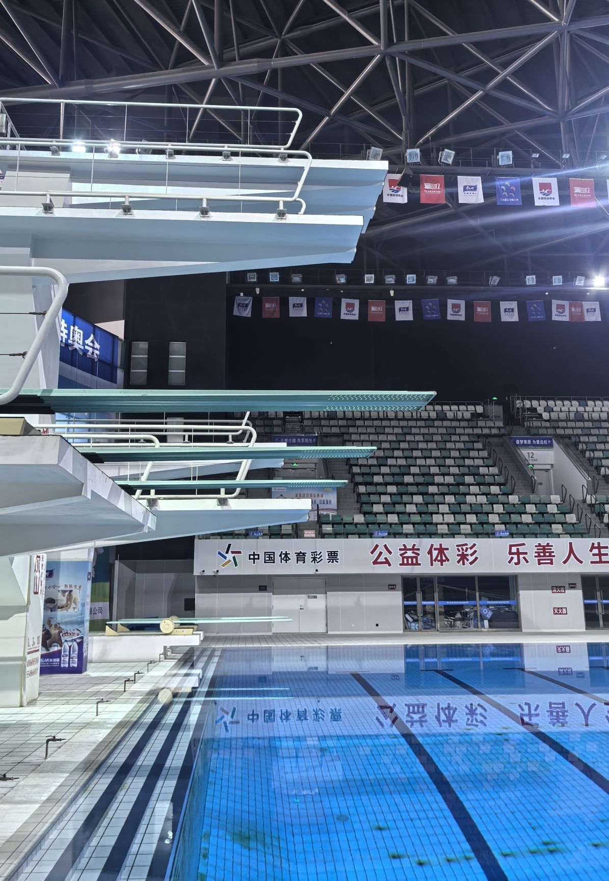 鄂尔多斯市体育事业发展中心体育场(暂停营业)
