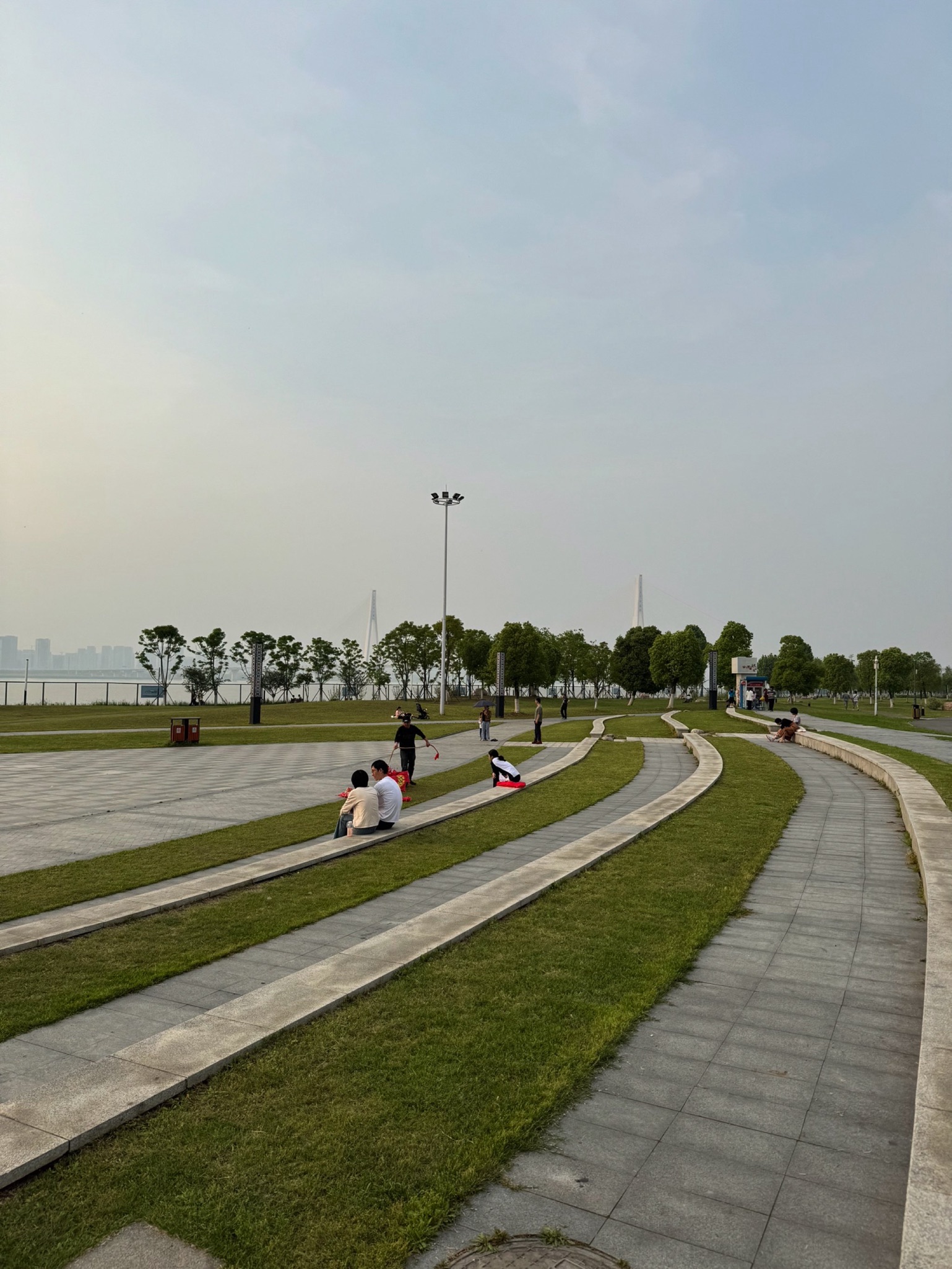 铁机江滩天使广场旅行图片 2