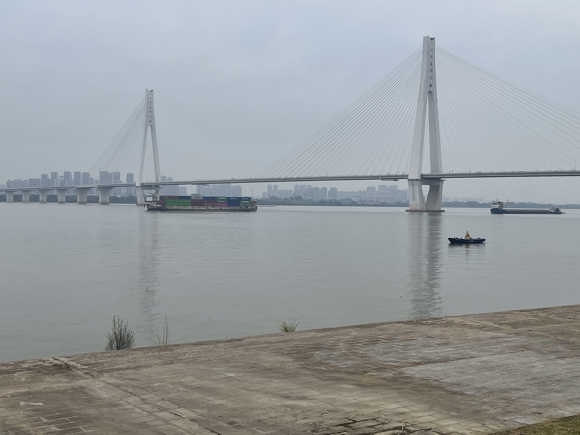 铁机江滩天使广场旅行图片 2