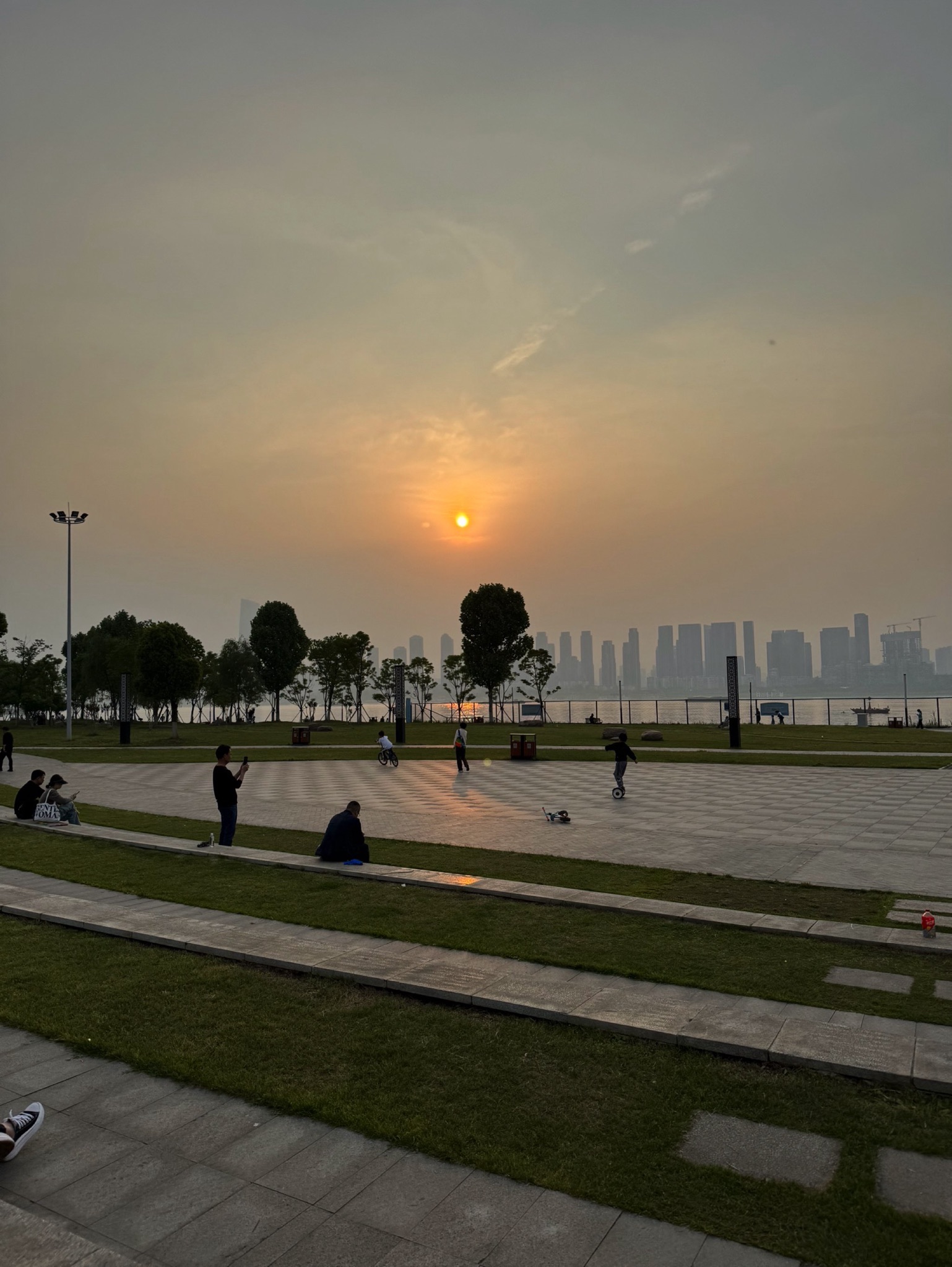 铁机江滩天使广场旅行图片 1
