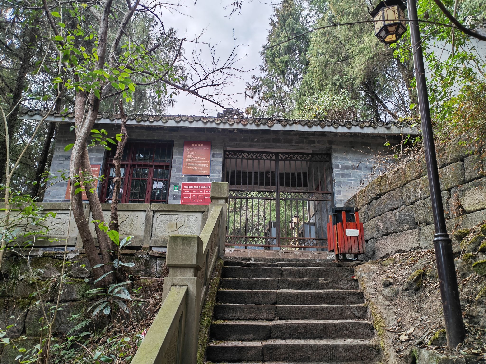 金钟山崖墓群旅行图片 1