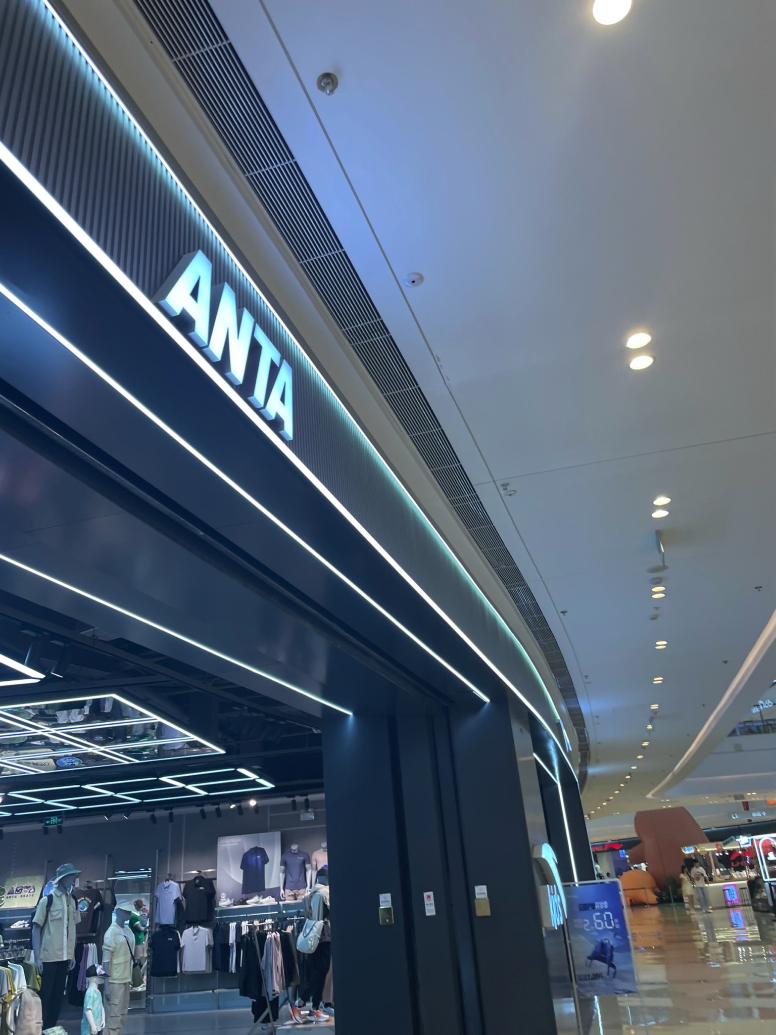 安踏(新泰市吾悦广场店)