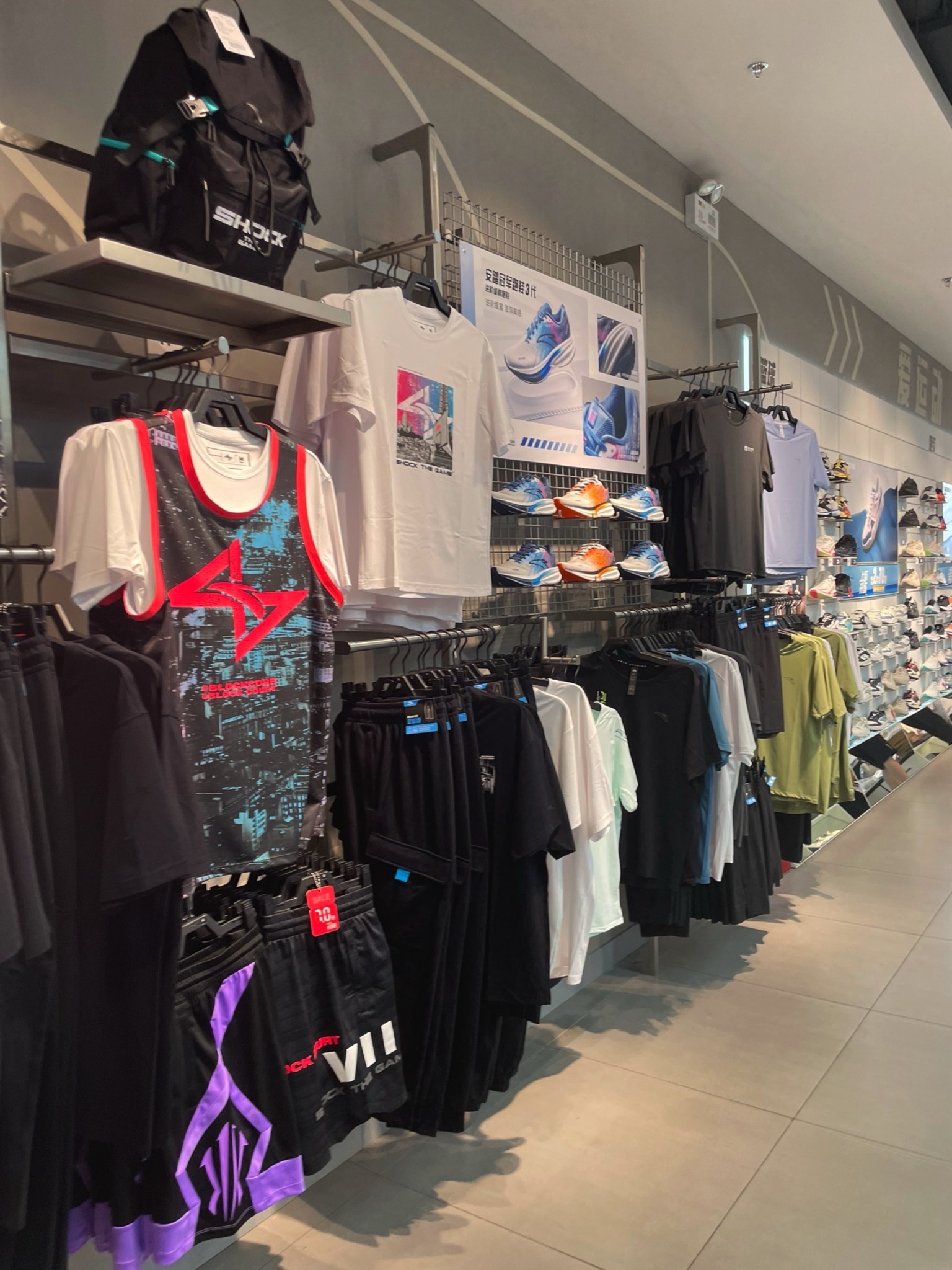 安踏(新泰市吾悦广场店)