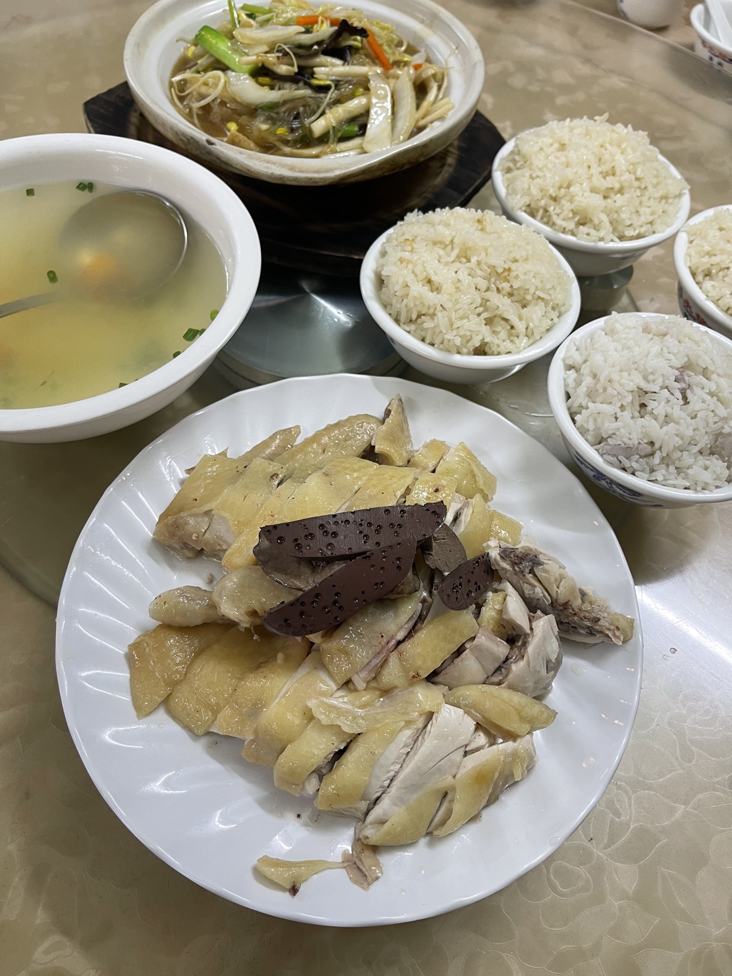 镇田面包车鸡饭店