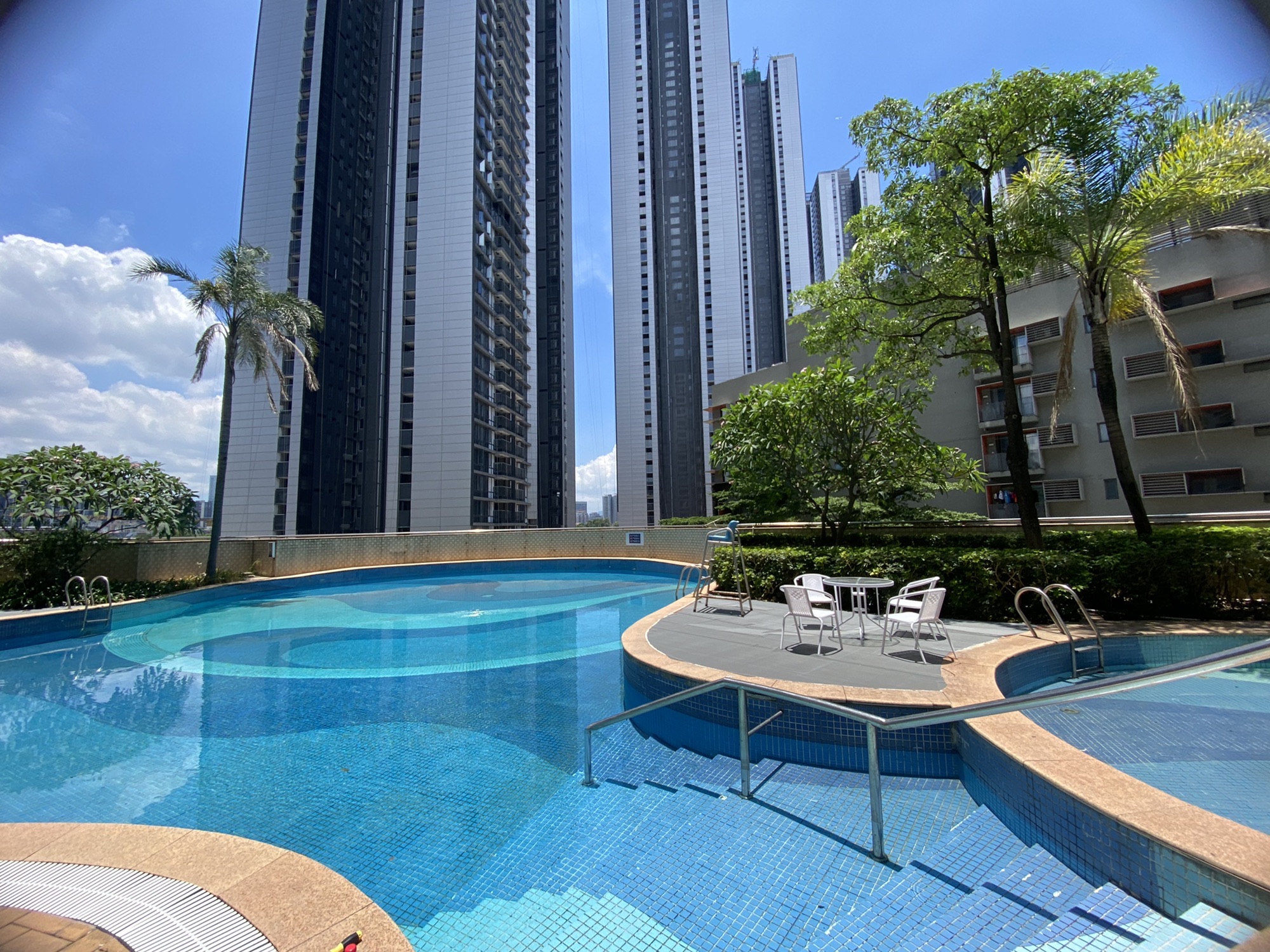 场地封面-英伦名苑游泳池