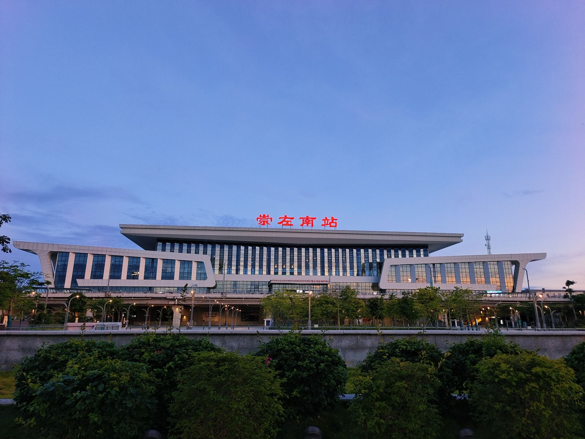 崇左南站站前广场