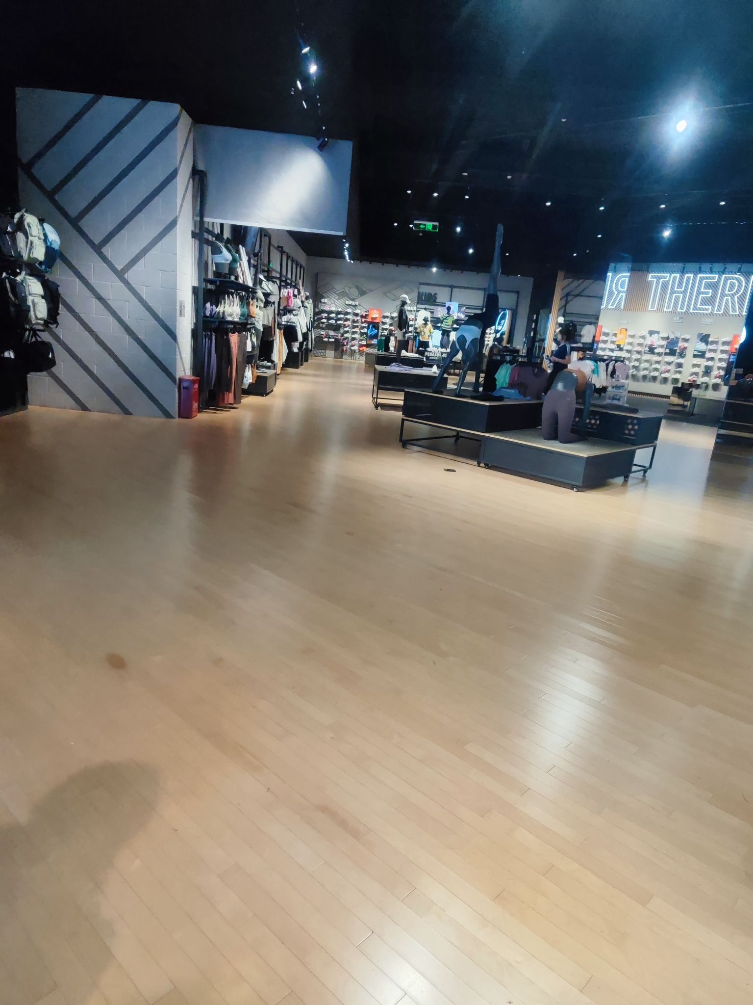 NIKE BEACON 750(湖州爱山银泰城店)