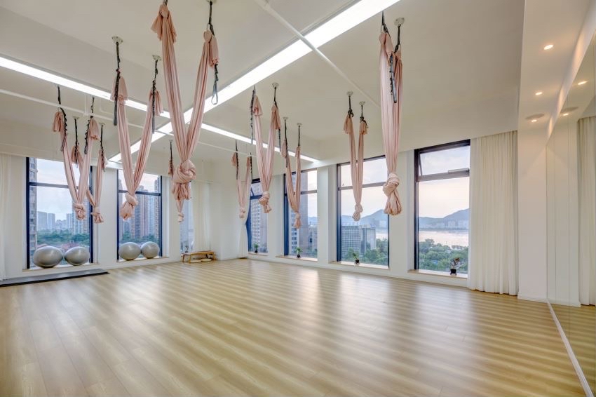 场地封面-小黑裙瑜伽.滨江滨悦荟馆(英冠滨悦城店)