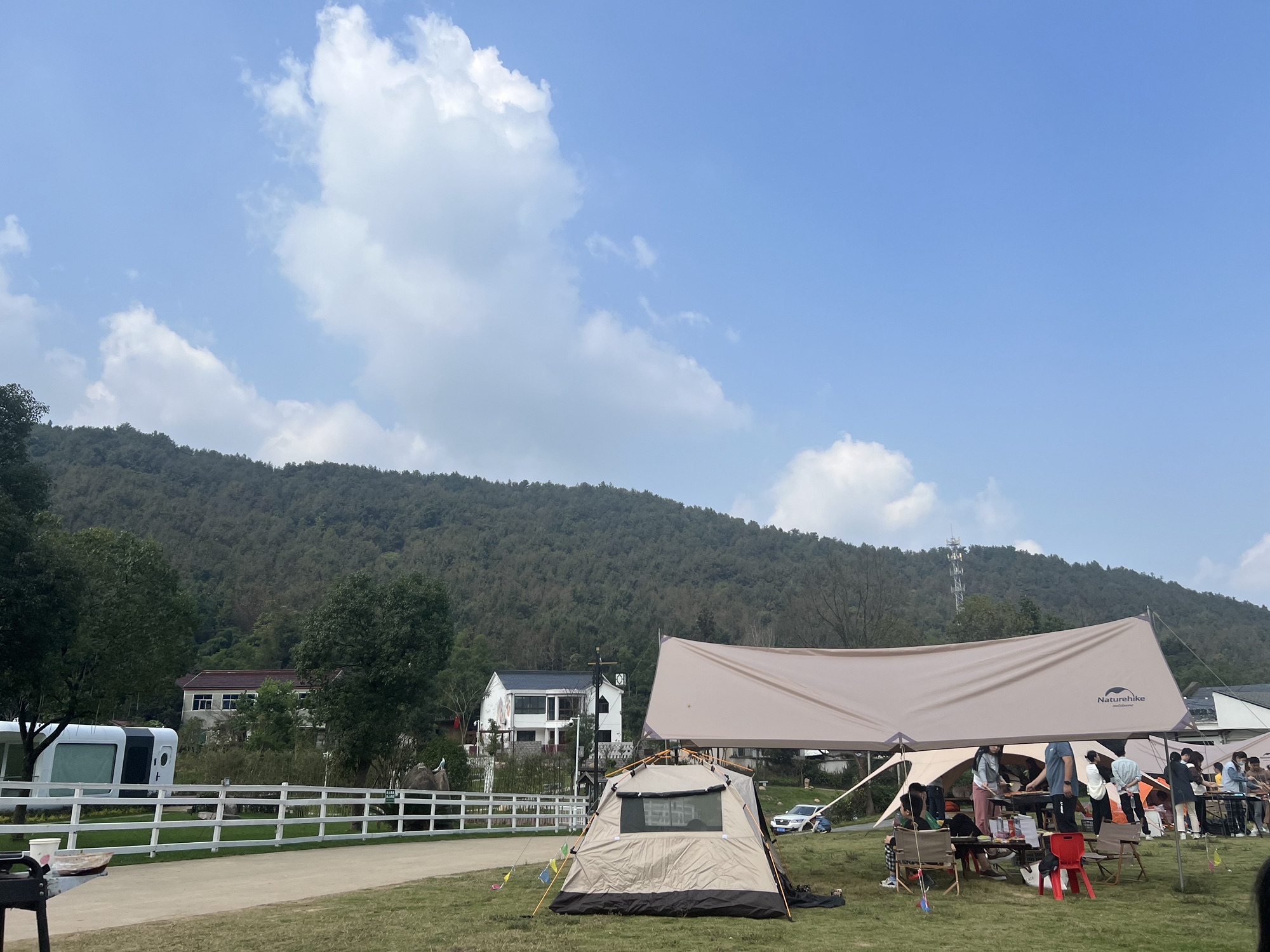巨石山梦里田园太空舱露营地