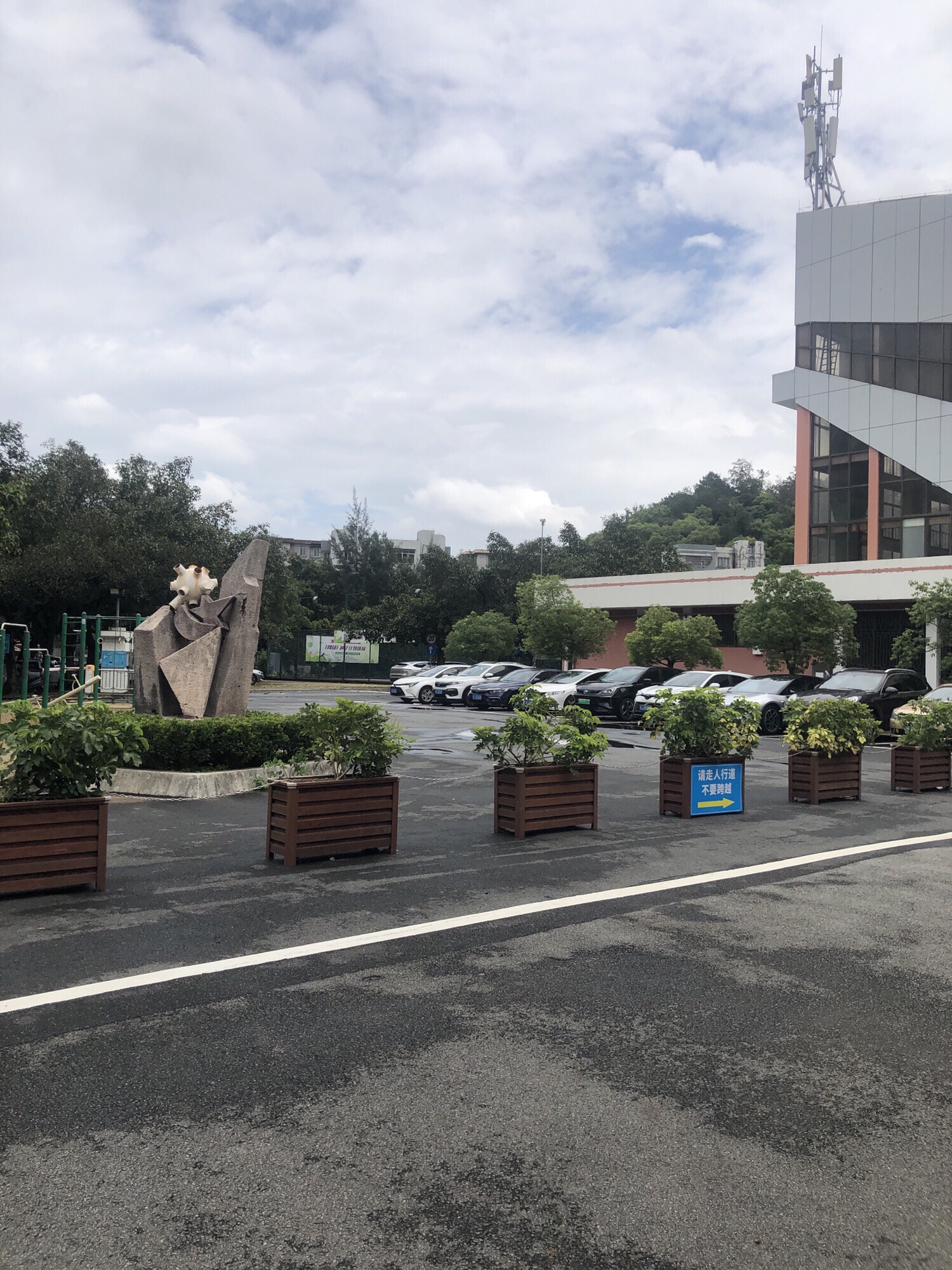 江门体育馆地面停车场