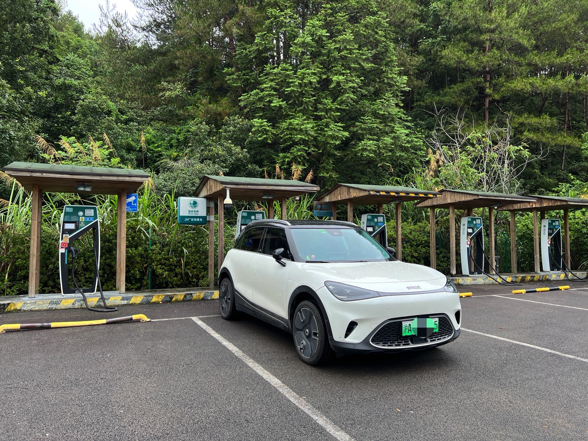 国家电网汽车充电站(福建省南平市武夷山风景区南次路口停车场)