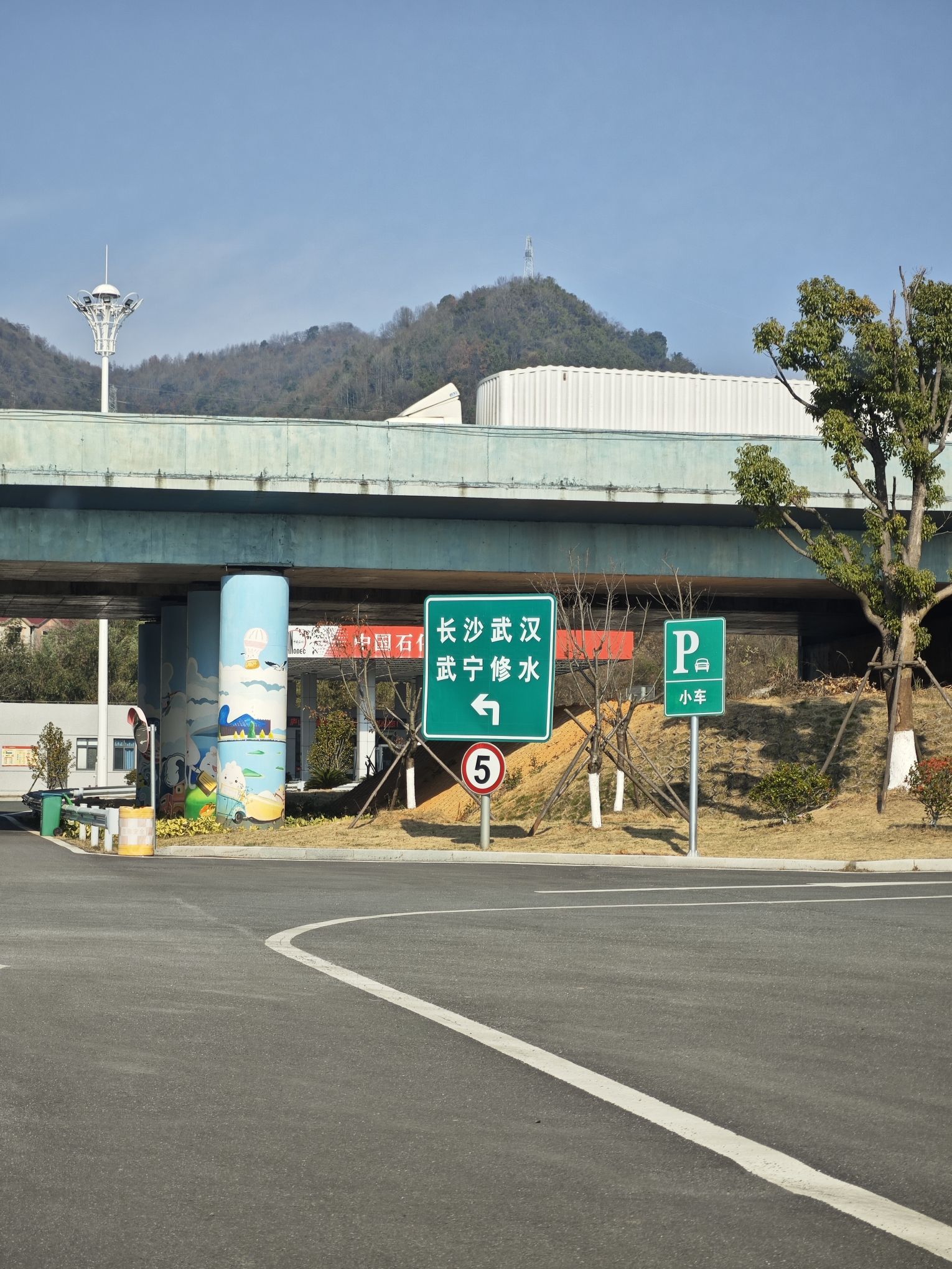 庐山西海服务区停车场