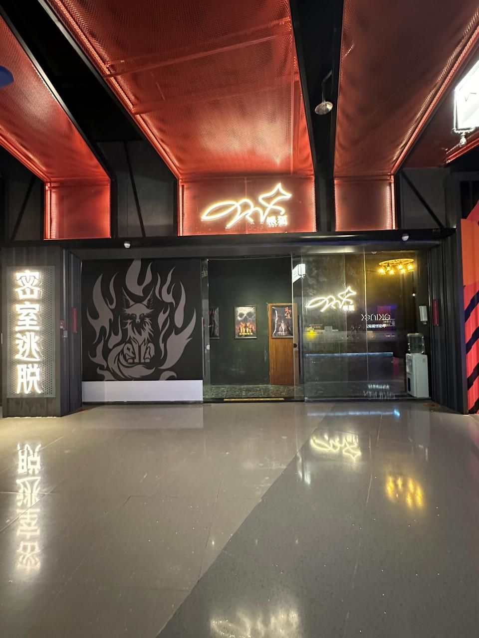 场地封面-银狐密室逃脱(海上世界·汇港购物中心店)