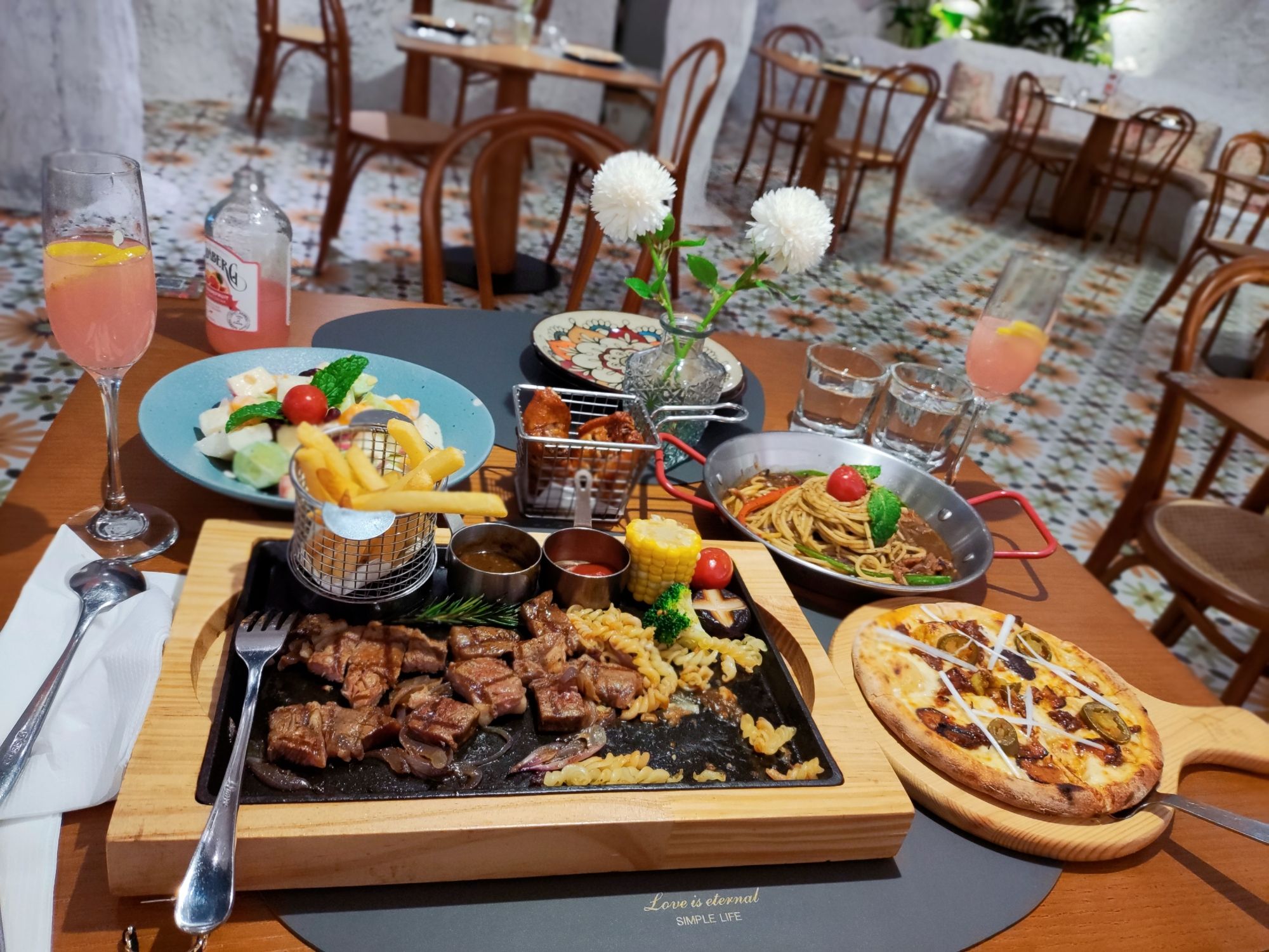 麓椿花园餐厅(临岸三千购物店)