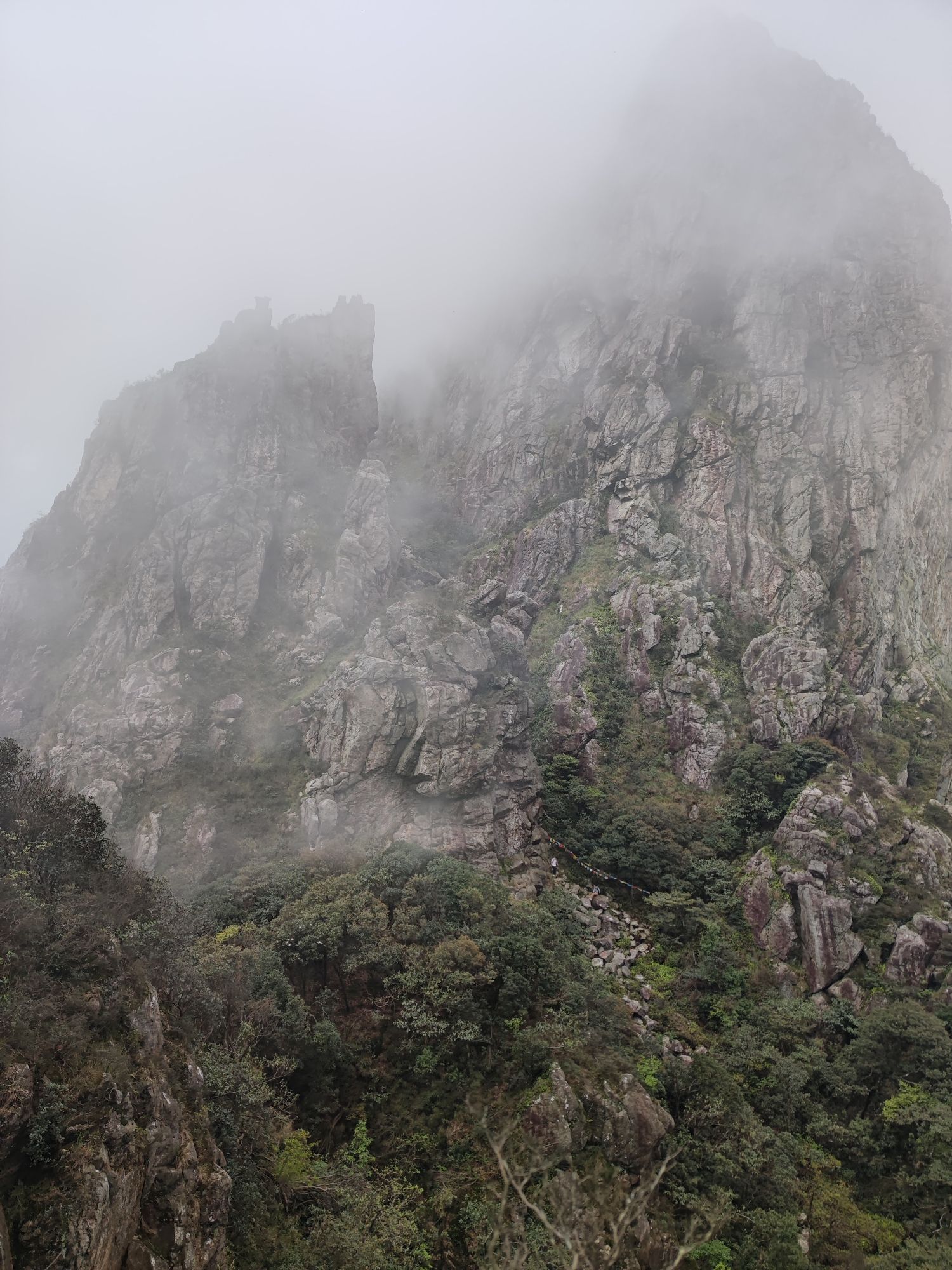 龙斗峰登山口旅行图片 3