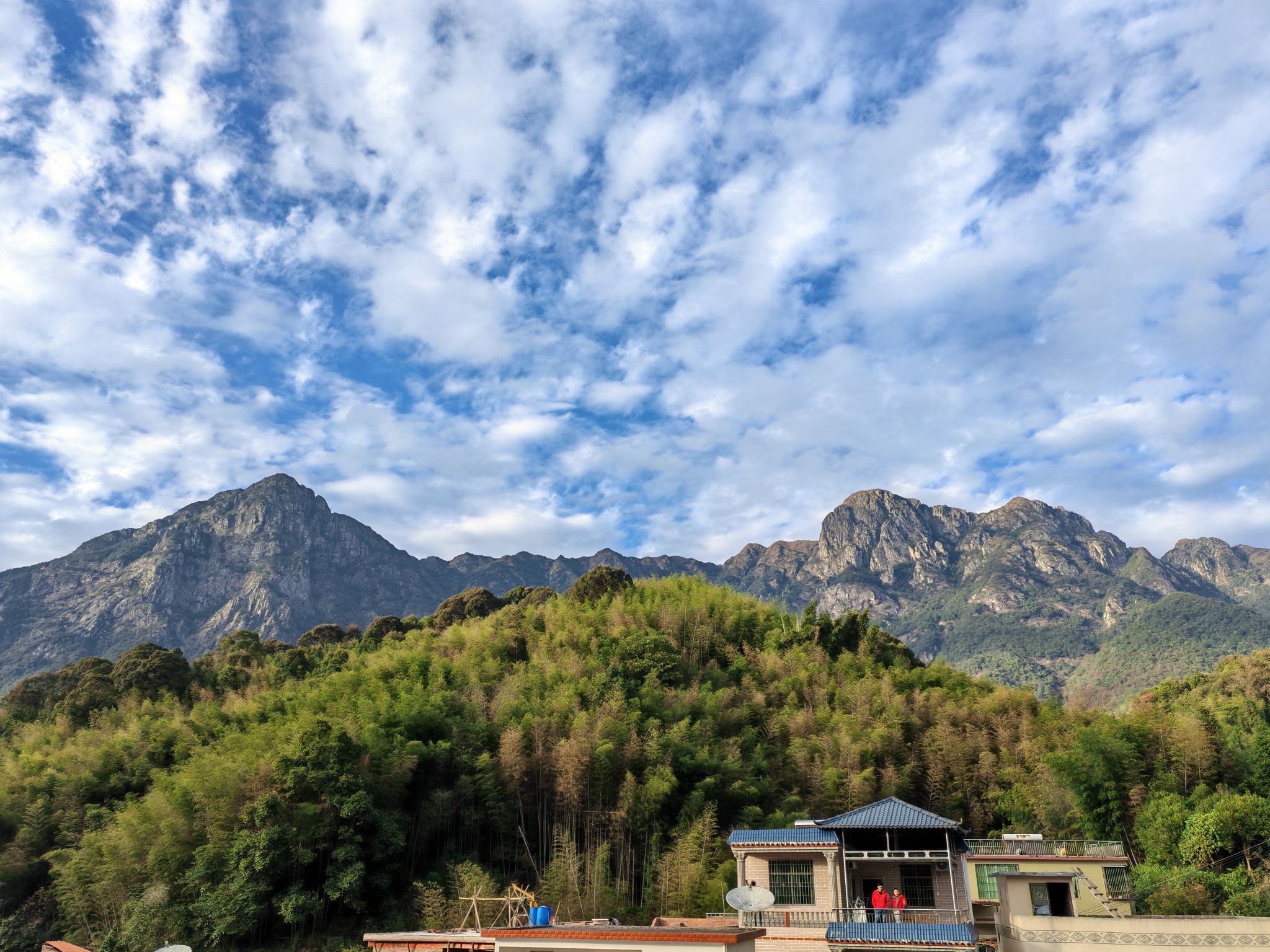 龙斗峰登山口旅行图片 1