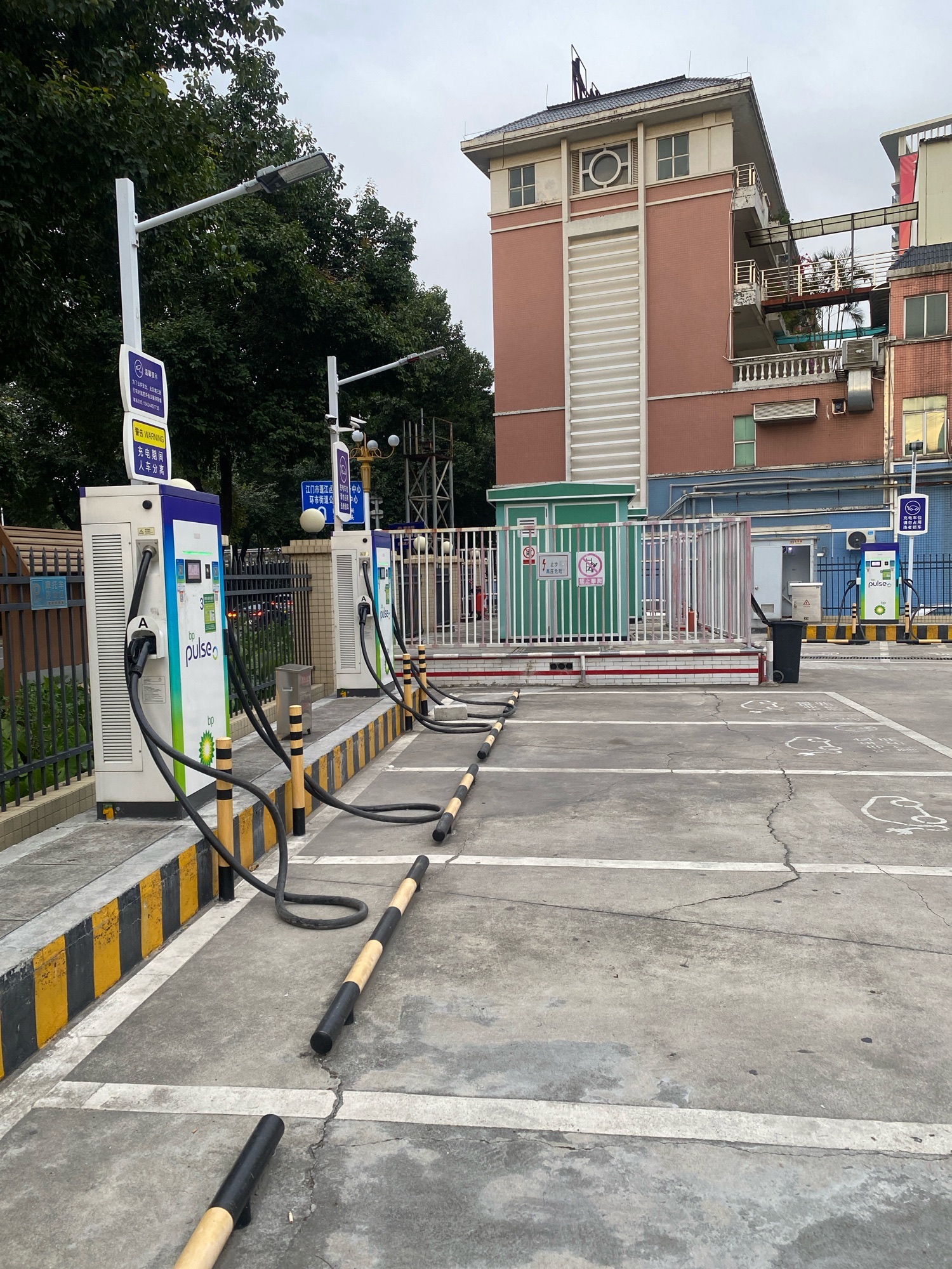 小桔充电汽车充电站(BP快速充电站江门蓬江中顿广场)