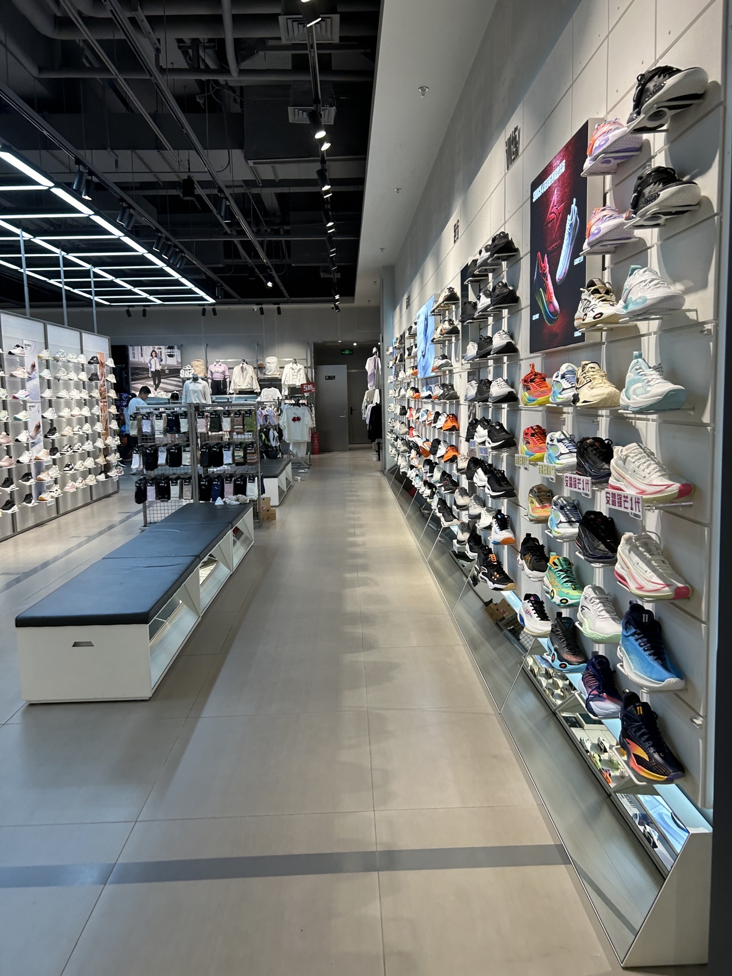 特步(广安吾悦广场店)