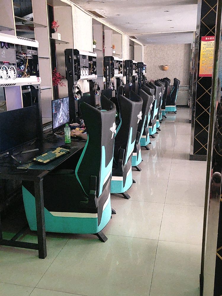 杰拉高端电竞网咖