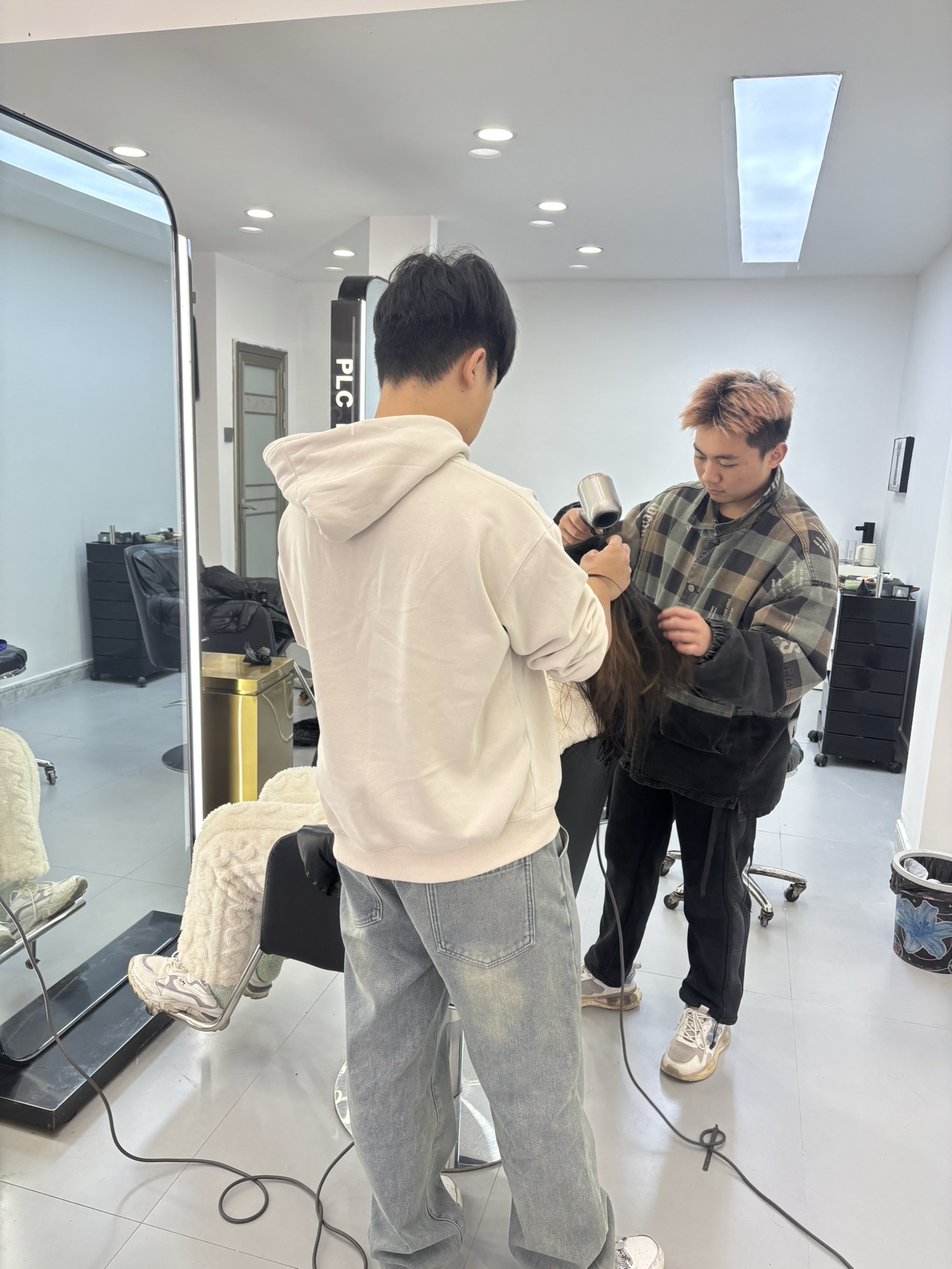 PLC hair salon接发潮色设计(书香蔓城店)