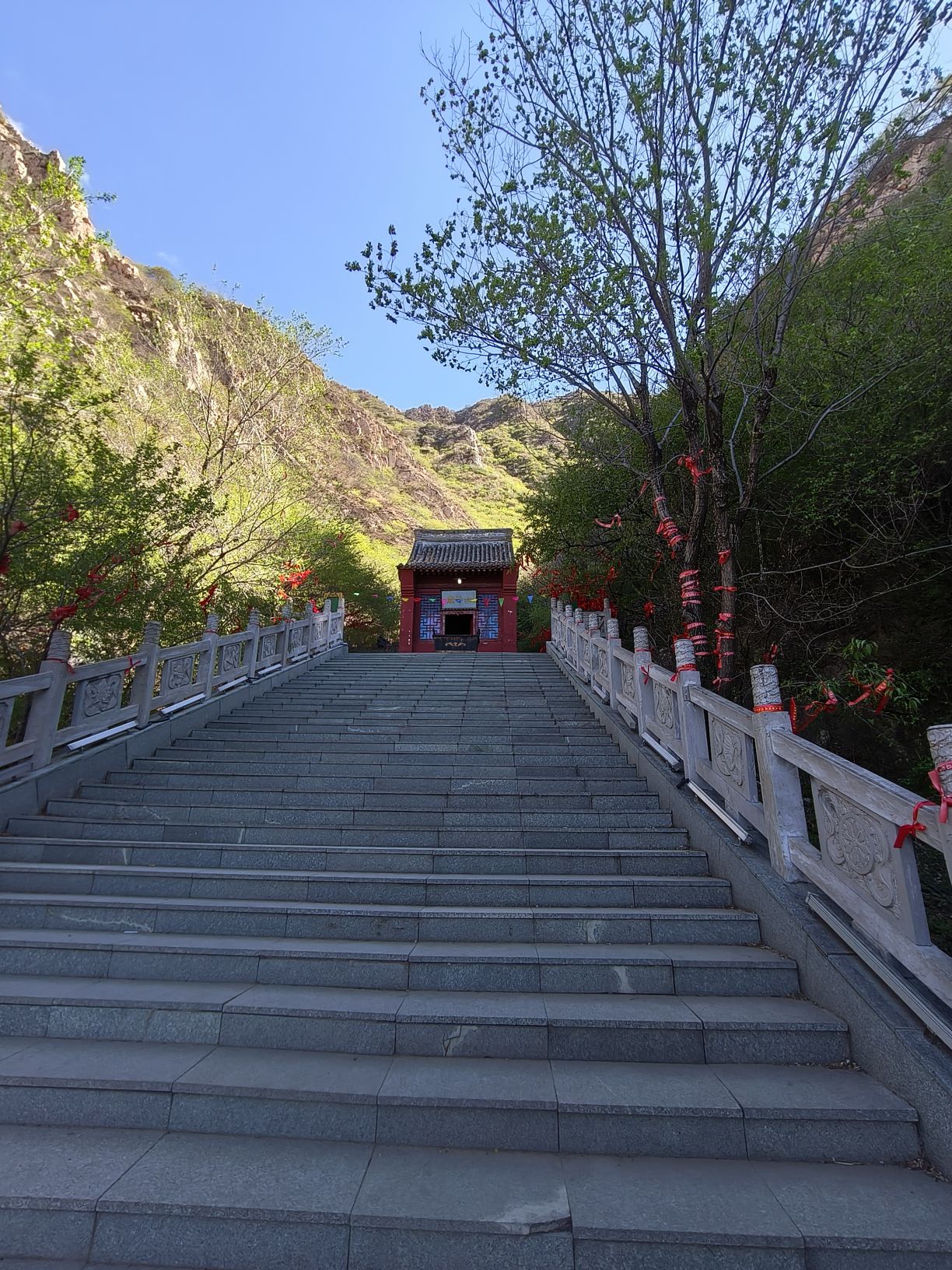 鸡鸣山财神庙实景照片