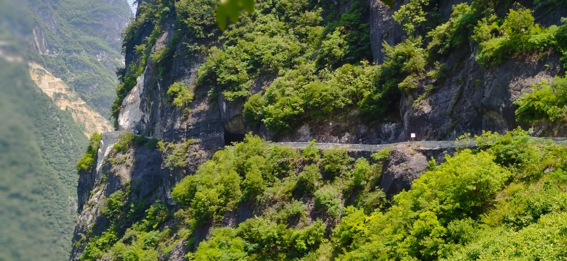 兰英乡挂壁公路旅行图片 3