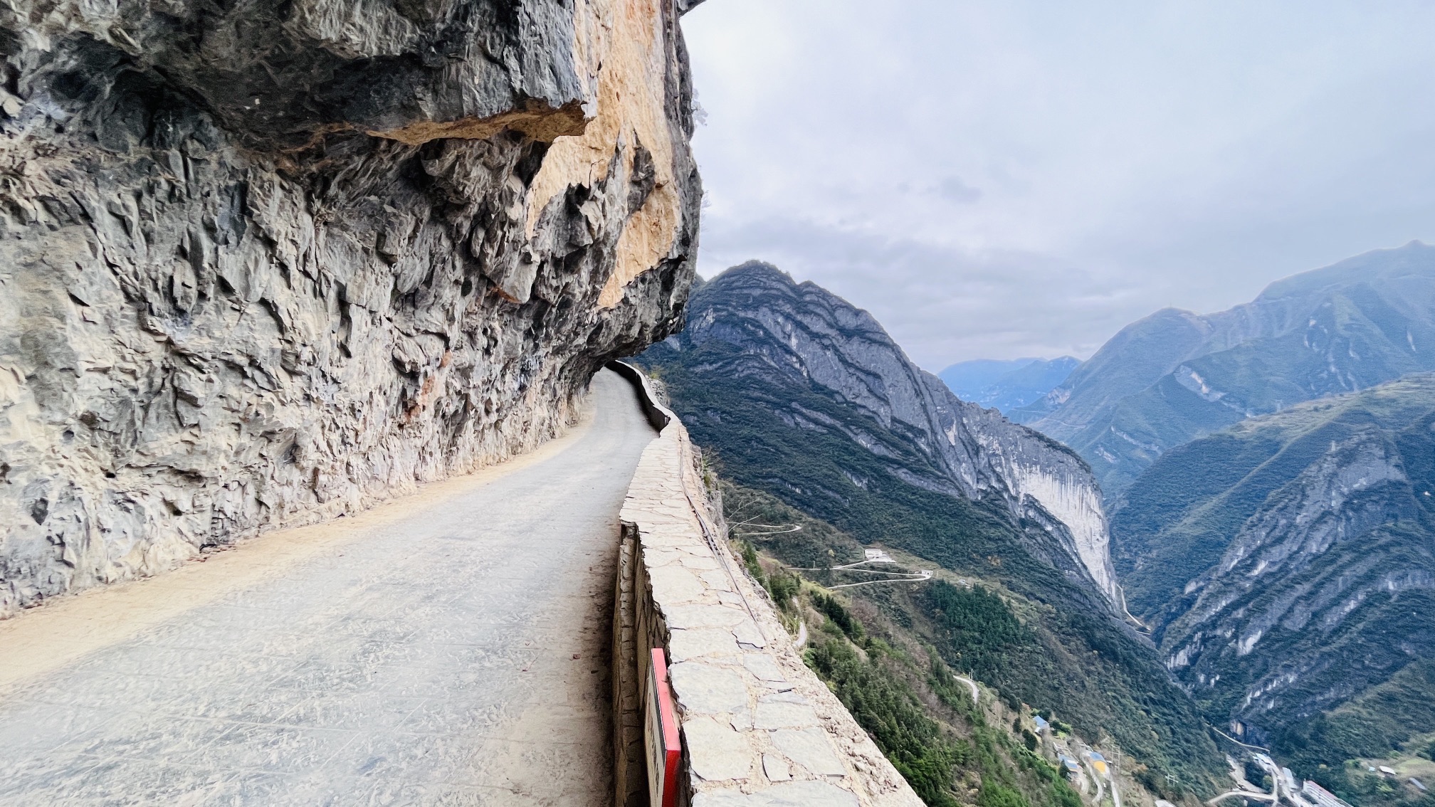 兰英乡挂壁公路旅行图片 2
