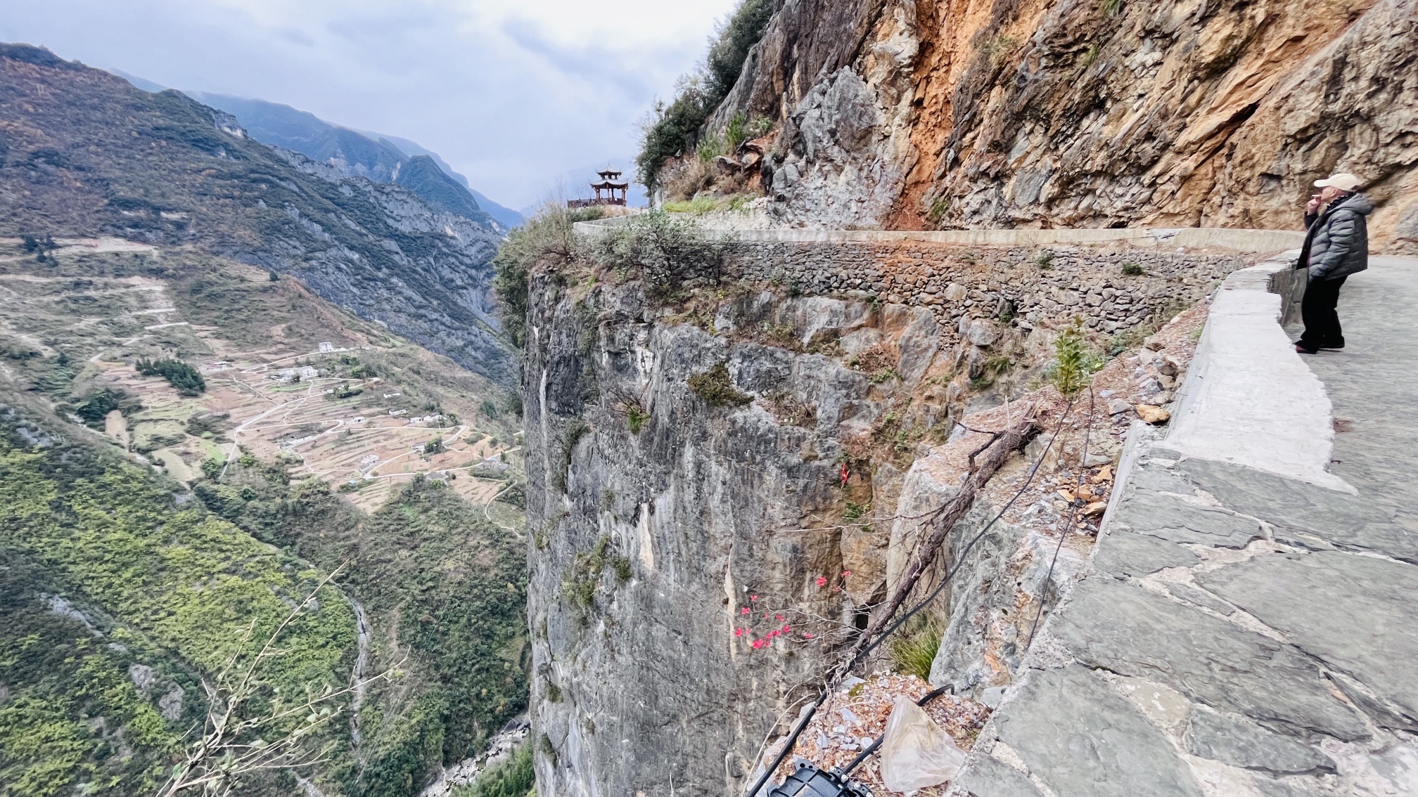 兰英乡挂壁公路旅行图片 1