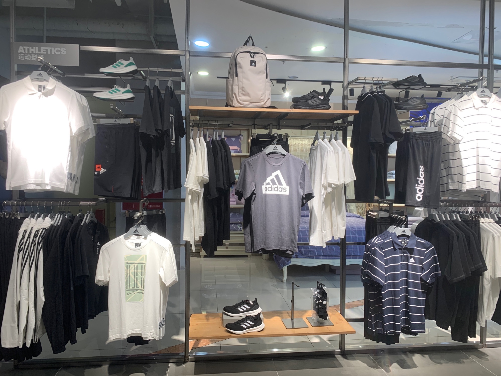 阿迪达斯(永隆精品百货店)