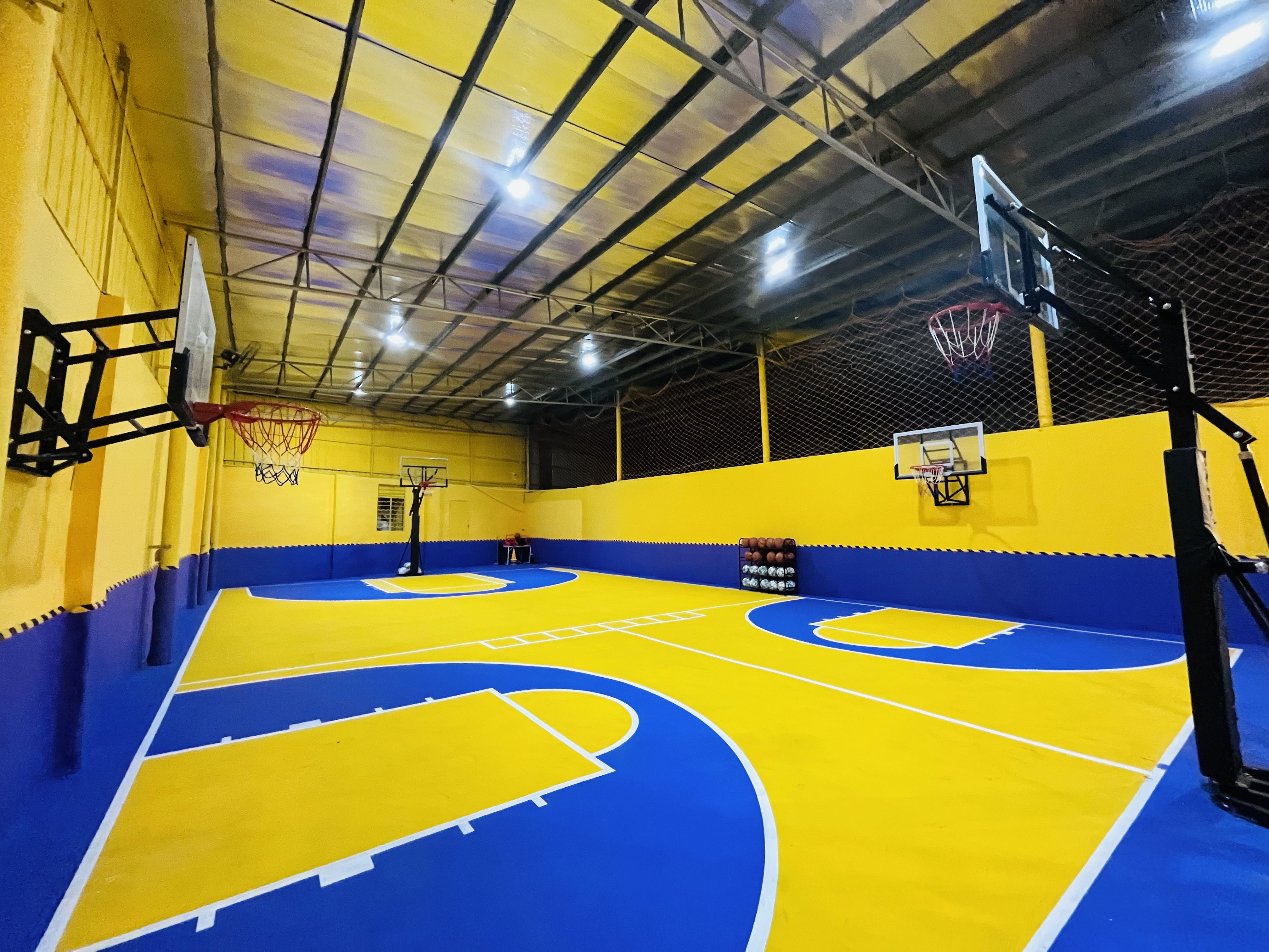 场地封面-红白蓝少儿篮球馆