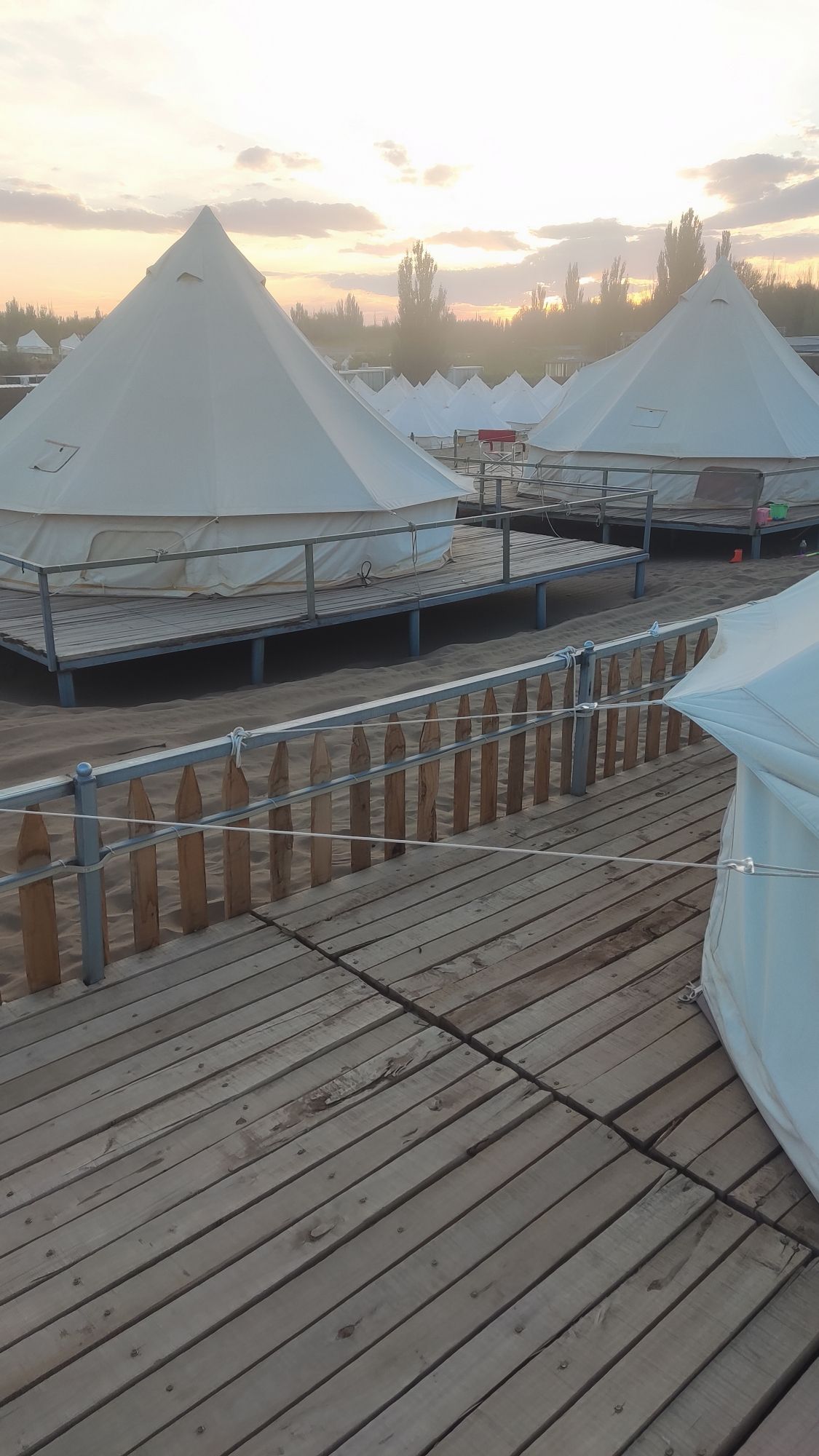 敦煌漠夜星户外露营基地