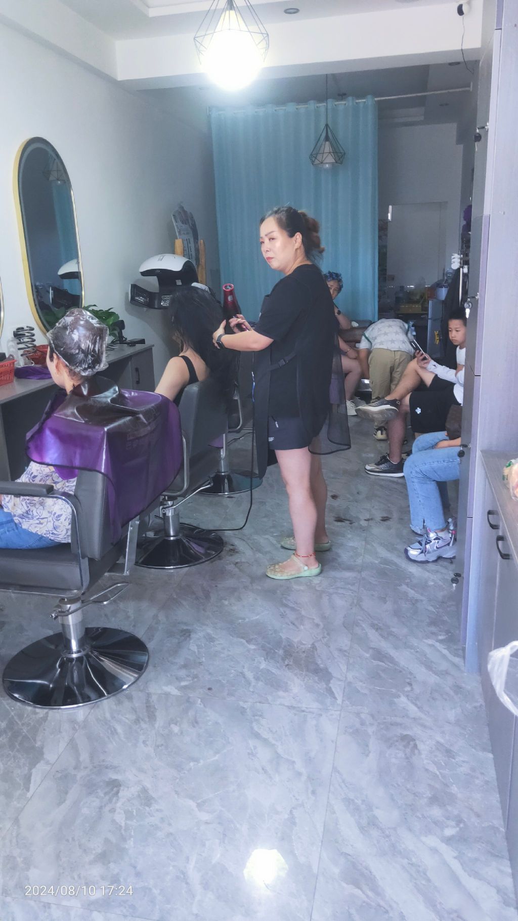 甘浚镇靓丽美容美发店