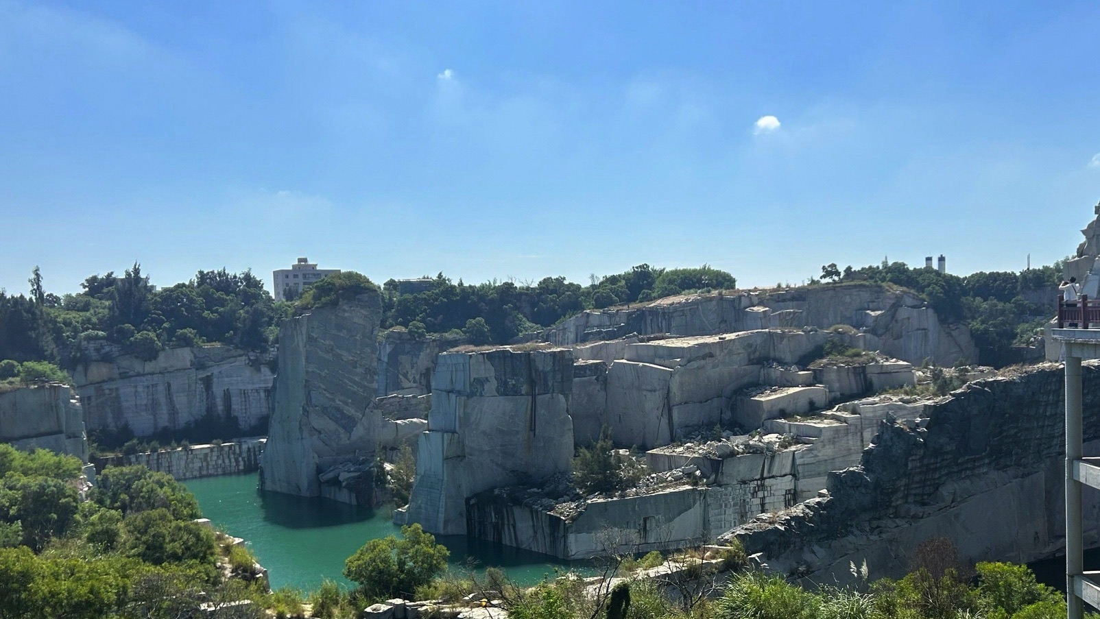 矿坑秘境公园旅行图片 2