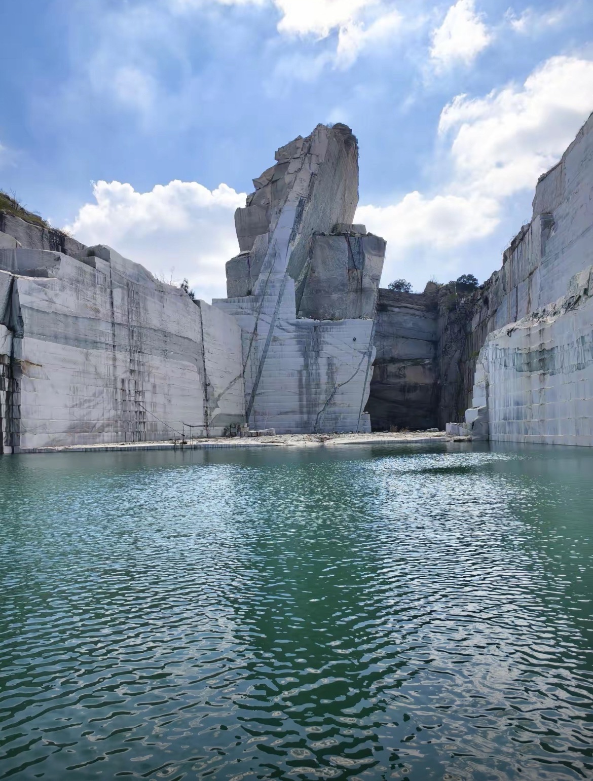 矿坑秘境公园旅行图片 2