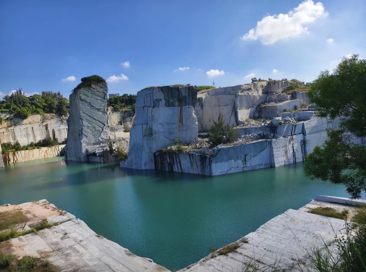 矿坑秘境公园旅行图片 3