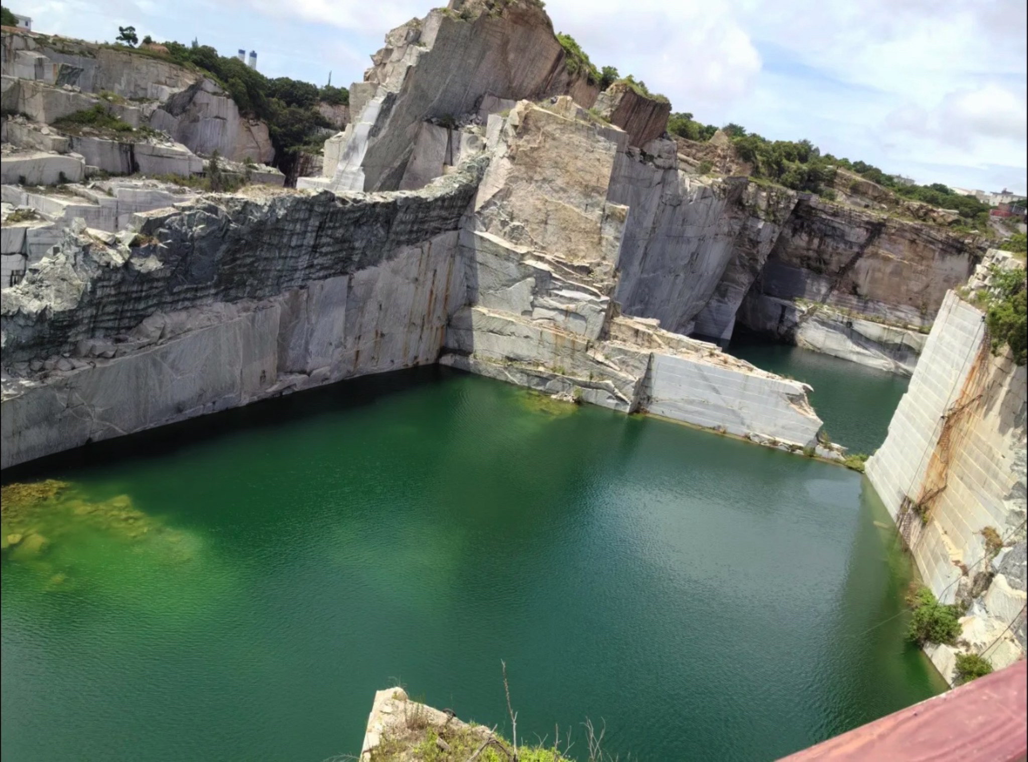 矿坑秘境公园旅行图片 1
