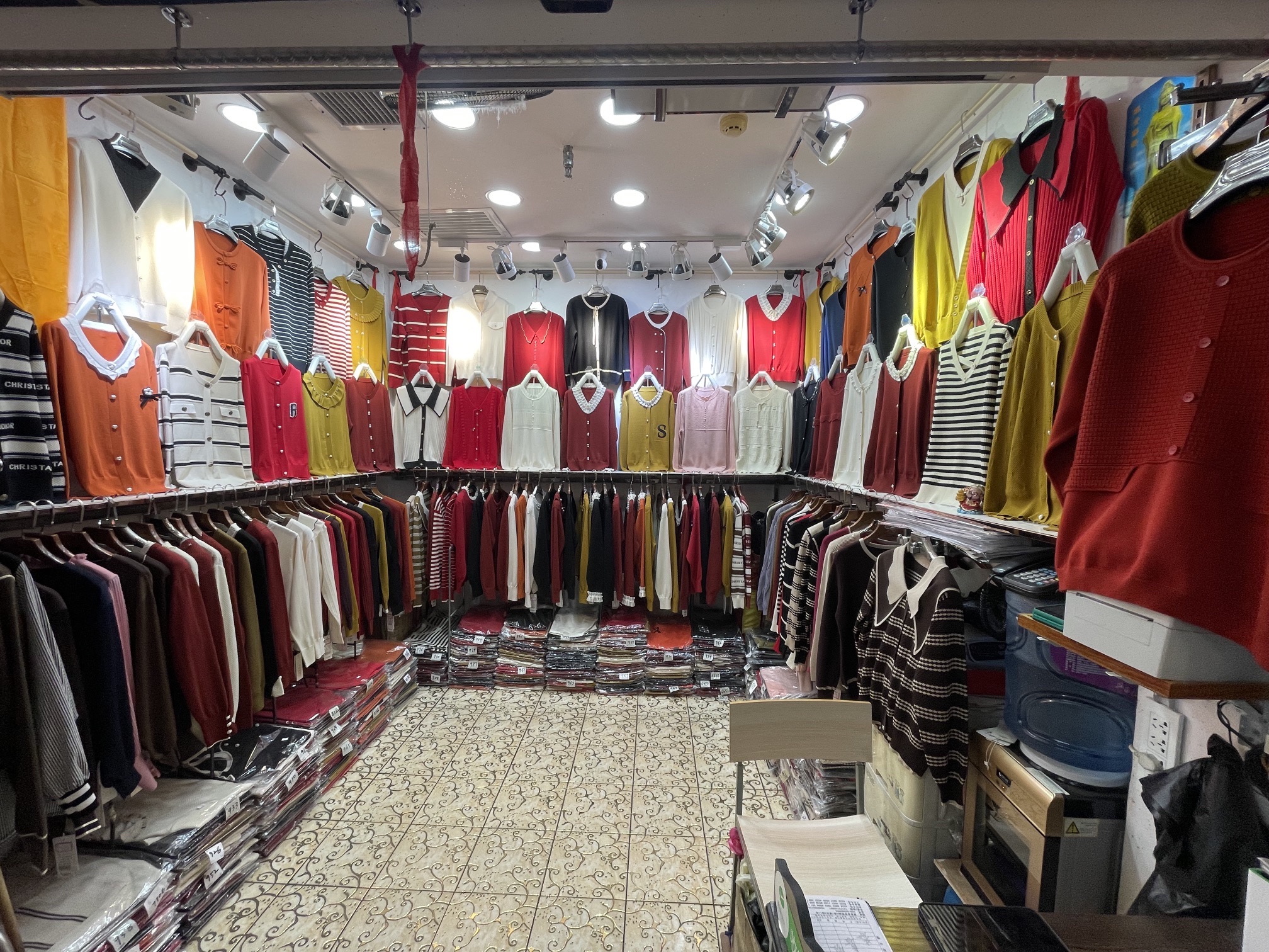 多彩服装商城(多彩城店)