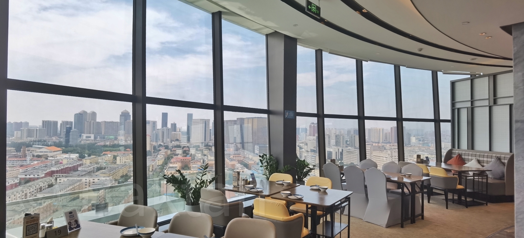 呼和浩特鼓楼希尔顿欢朋酒店·天空之境旋转餐厅