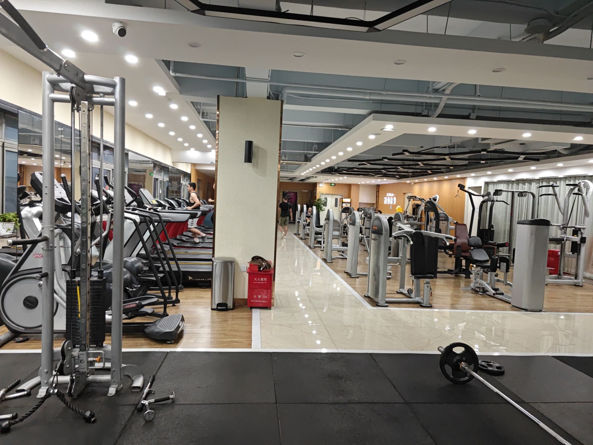 场地封面-博美浩泰游泳健身(人人佳购物广场店)