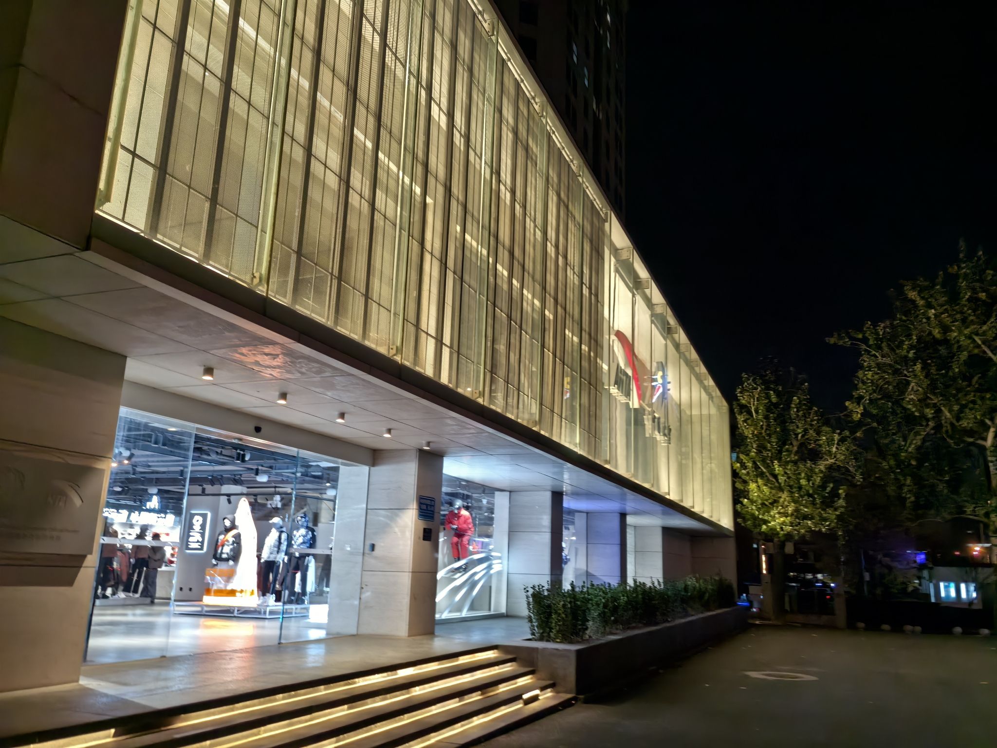 安踏北京冰雪旗舰店