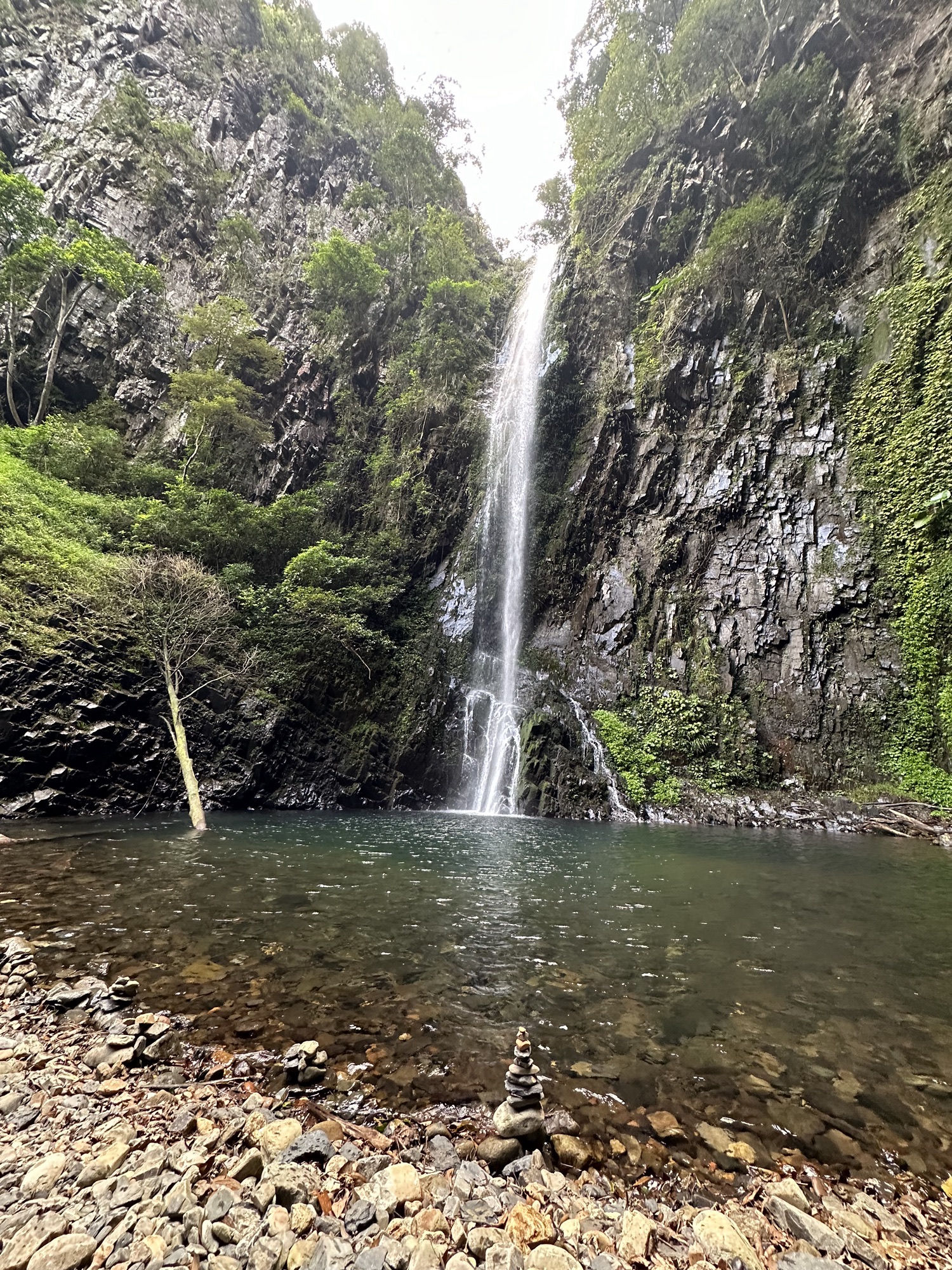 万绿谷天坑瀑布