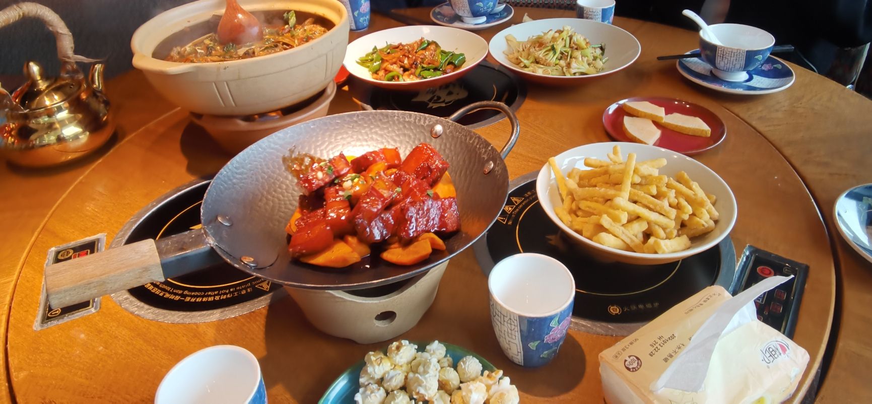 吃饭皇帝大.土家民族菜(华彩·海口湾广场店)