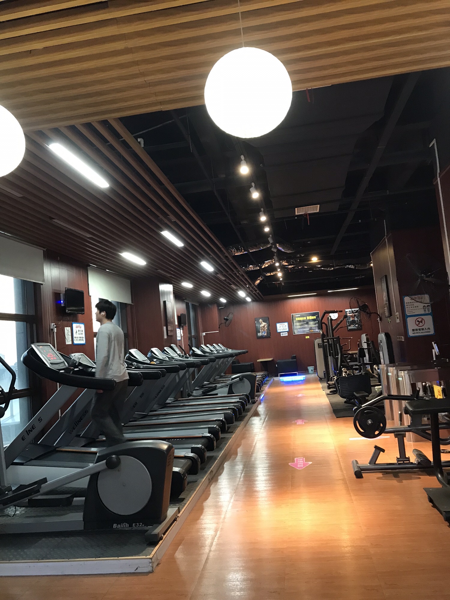 顶尚体育运动中心(东大时代广场店)