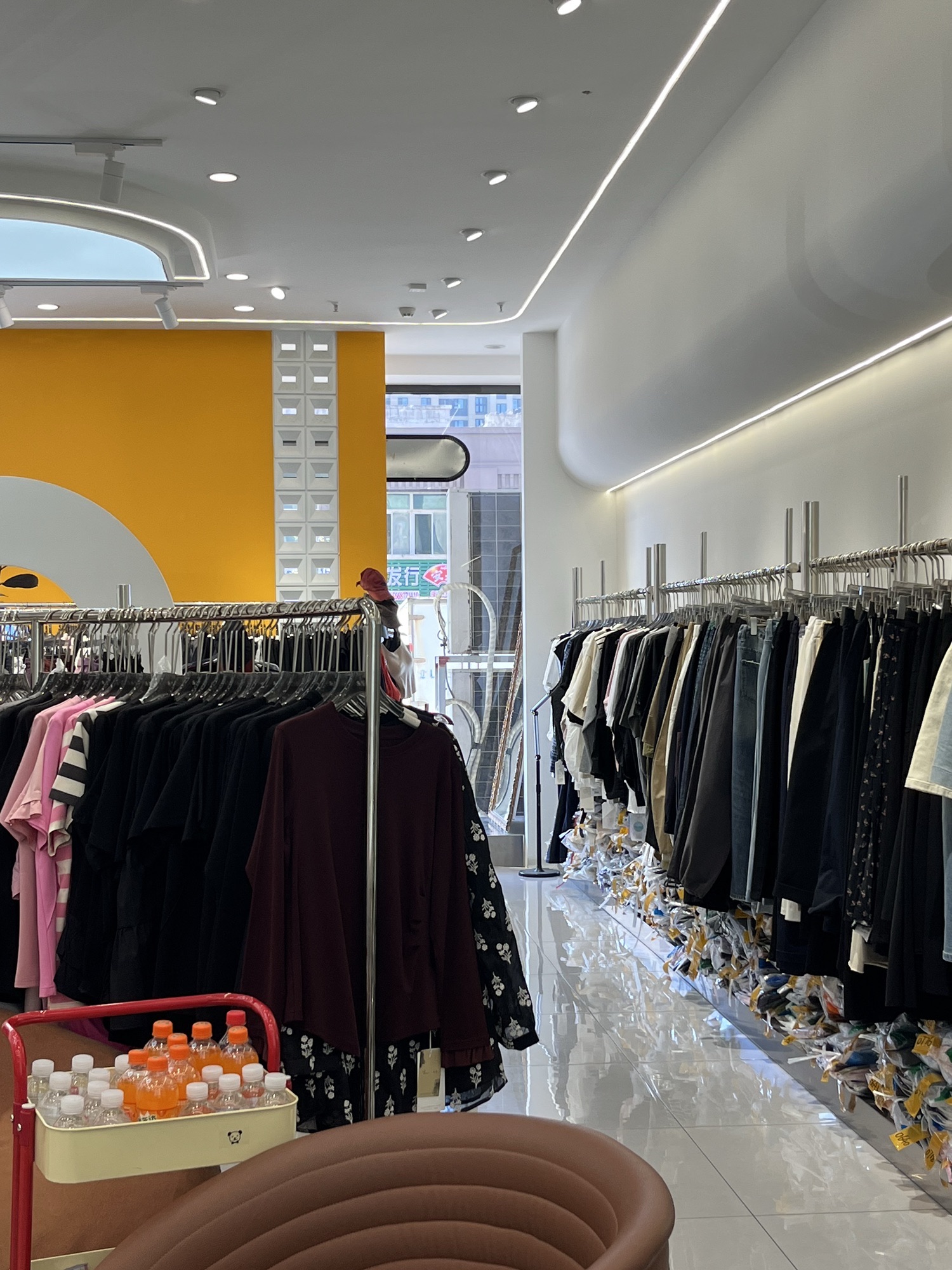 乐其依生全码女装集合店(红悦广场店)