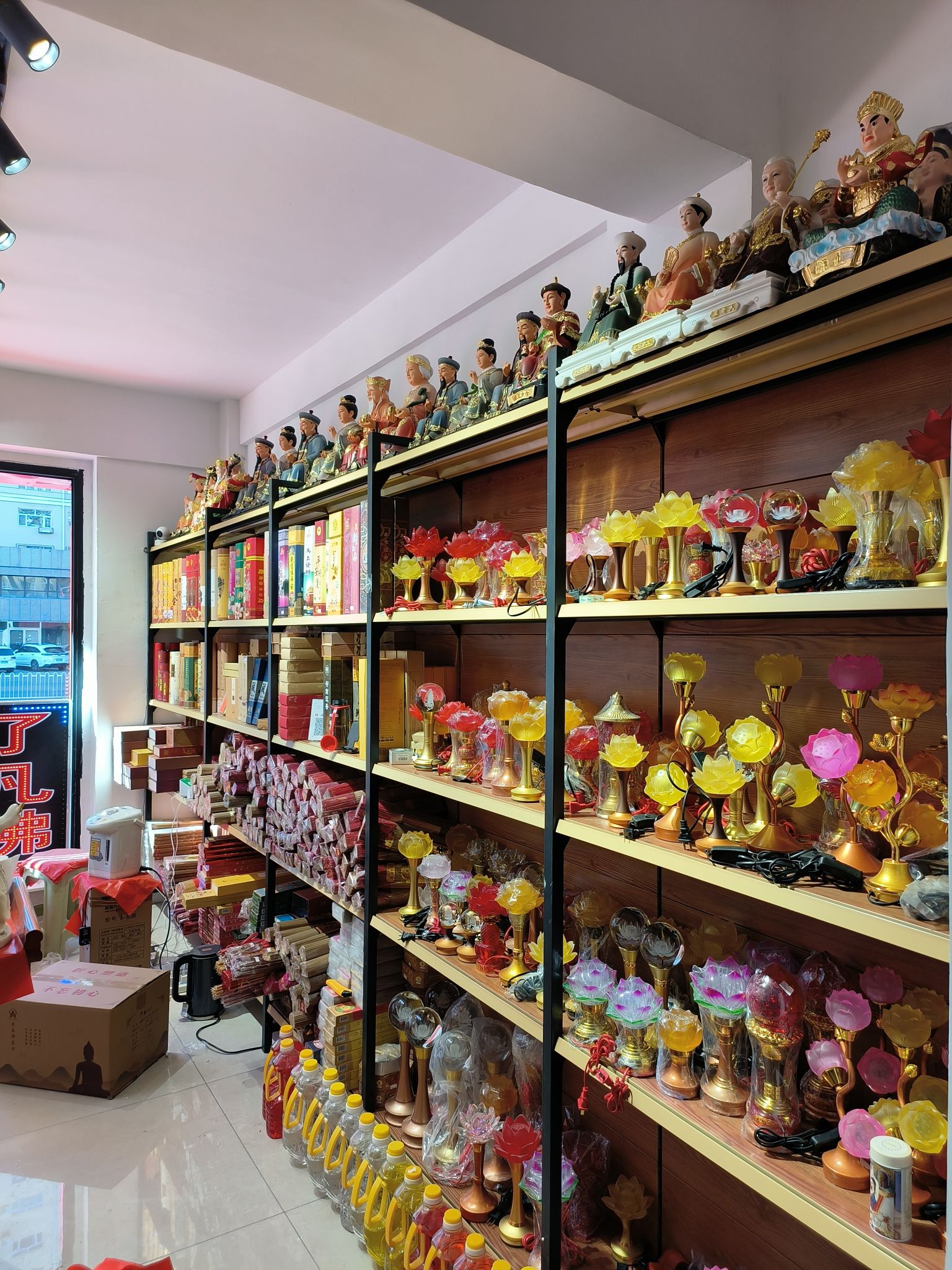 了凡工艺品店(装修中)